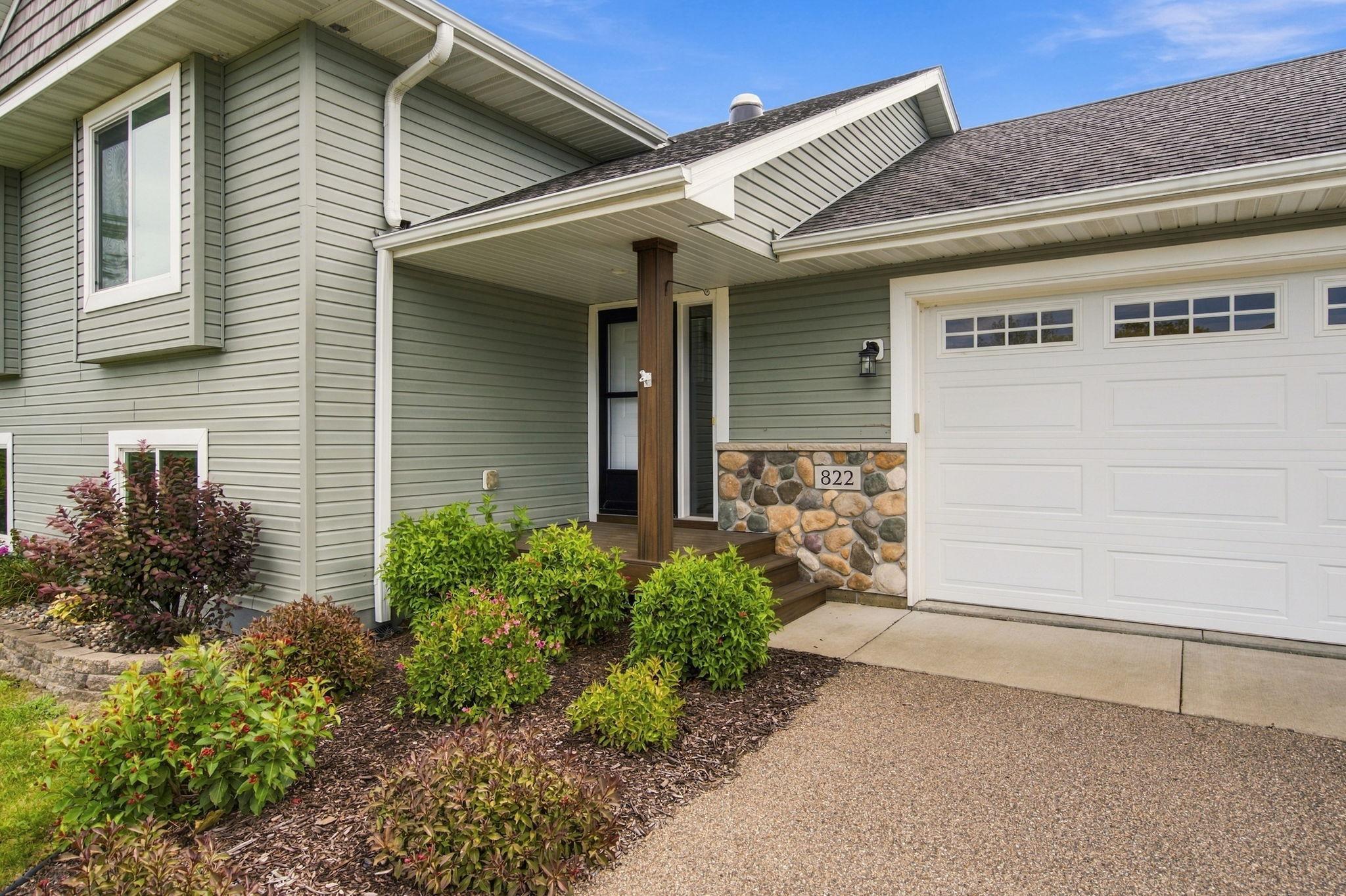 Photo 2 of Single family home for sale at 822 Deer Path, Montgomery, MN 56069 | MLS# 7143991 | Listing updated on 2026-09-24