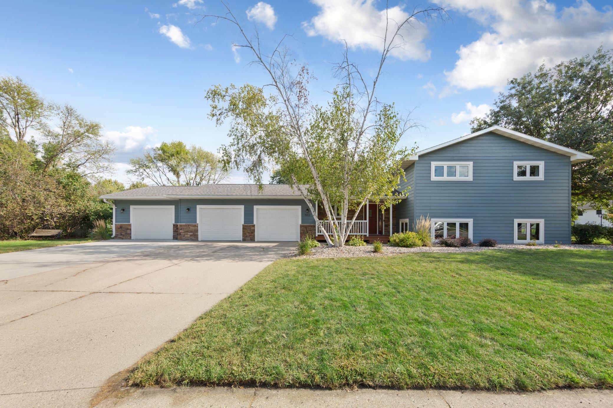 Photo 1 of Single family home for sale at 1552 Nottingham Dr, North Mankato, MN 56003 | MLS# 7144347 | Listing updated on 2026-09-21