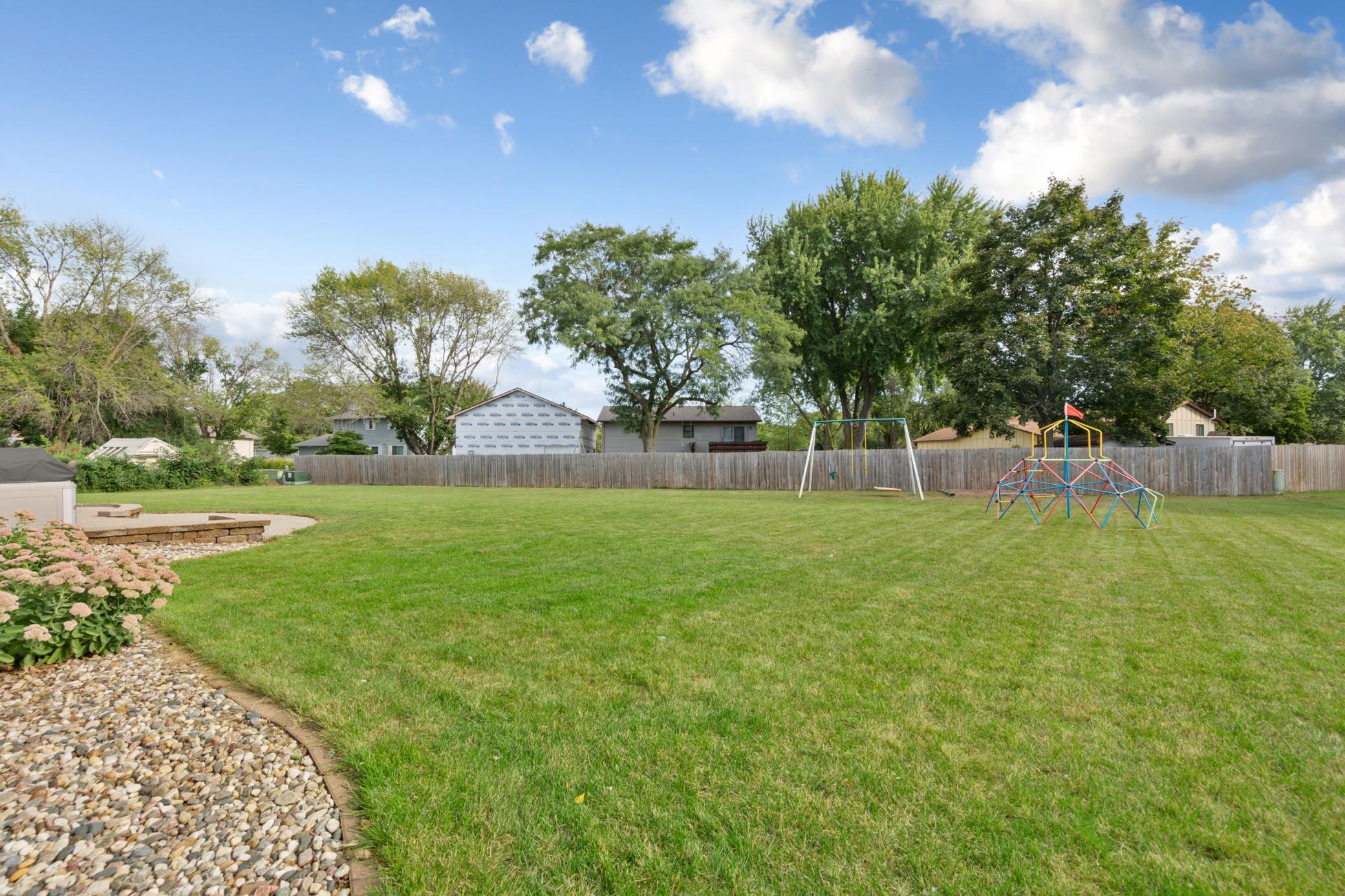 Photo 3 of Single family home for sale at 1552 Nottingham Dr, North Mankato, MN 56003 | MLS# 7144347 | Listing updated on 2026-09-21