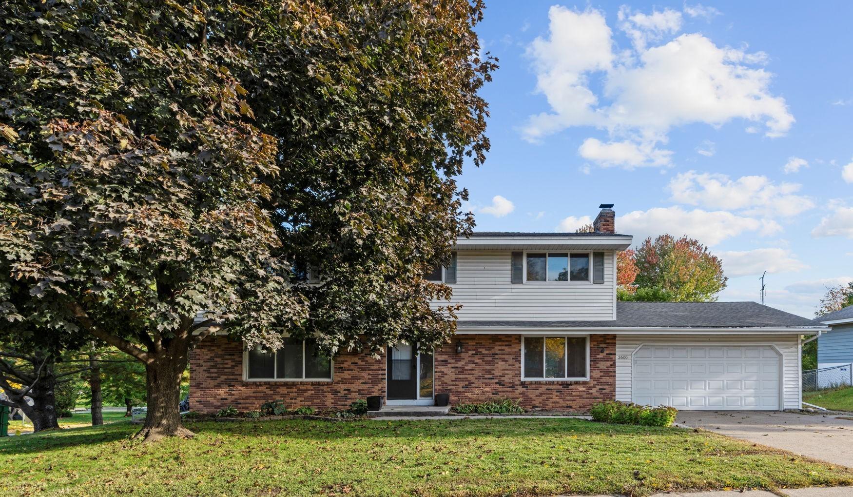 Photo 1 of Single family home for sale at 2600 River Hills Dr, Burnsville, MN 55337 | MLS# 7144706 | Listing updated on 2026-10-25