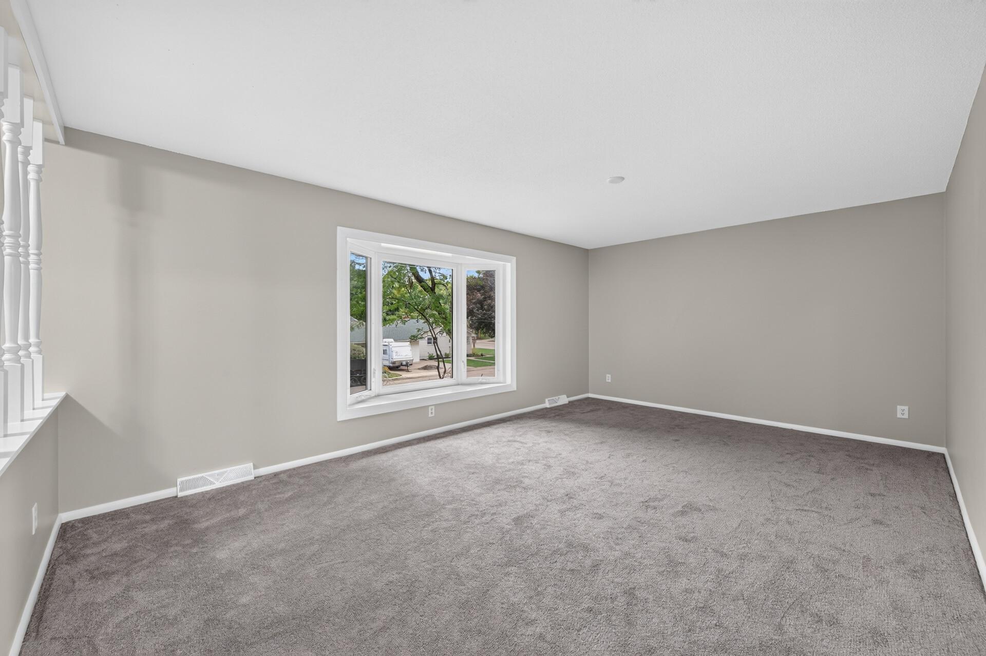 Photo 3 of Single family home for sale at 204 7th Street S, Buffalo, MN 55313 | MLS# 7145007 | Listing updated on 2026-09-21