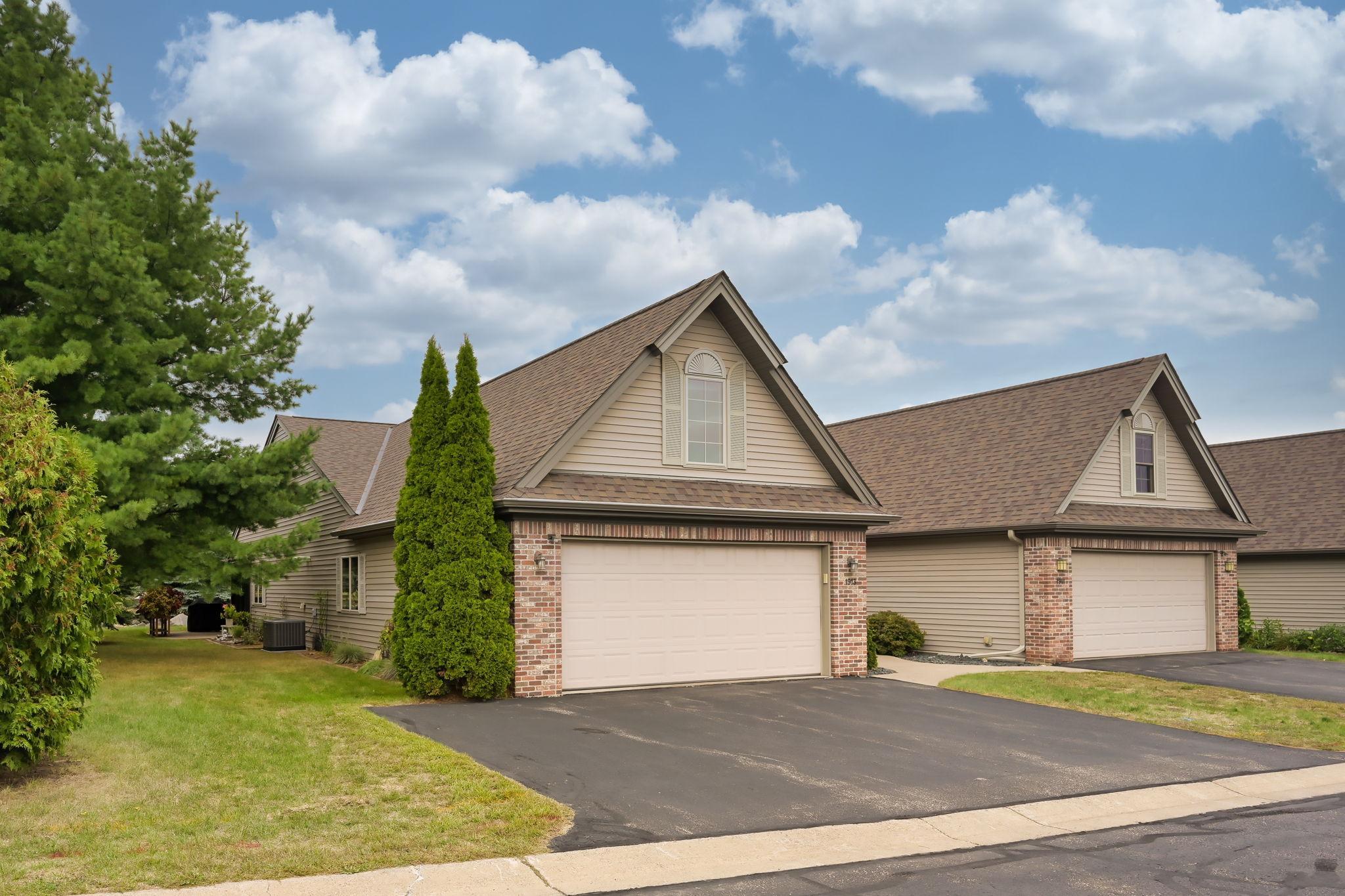 Photo 2 of Townhouse for sale at 1913 Stone Crk, Hudson, WI 54016 | MLS# 7145528 | Listing updated on 2026-09-24