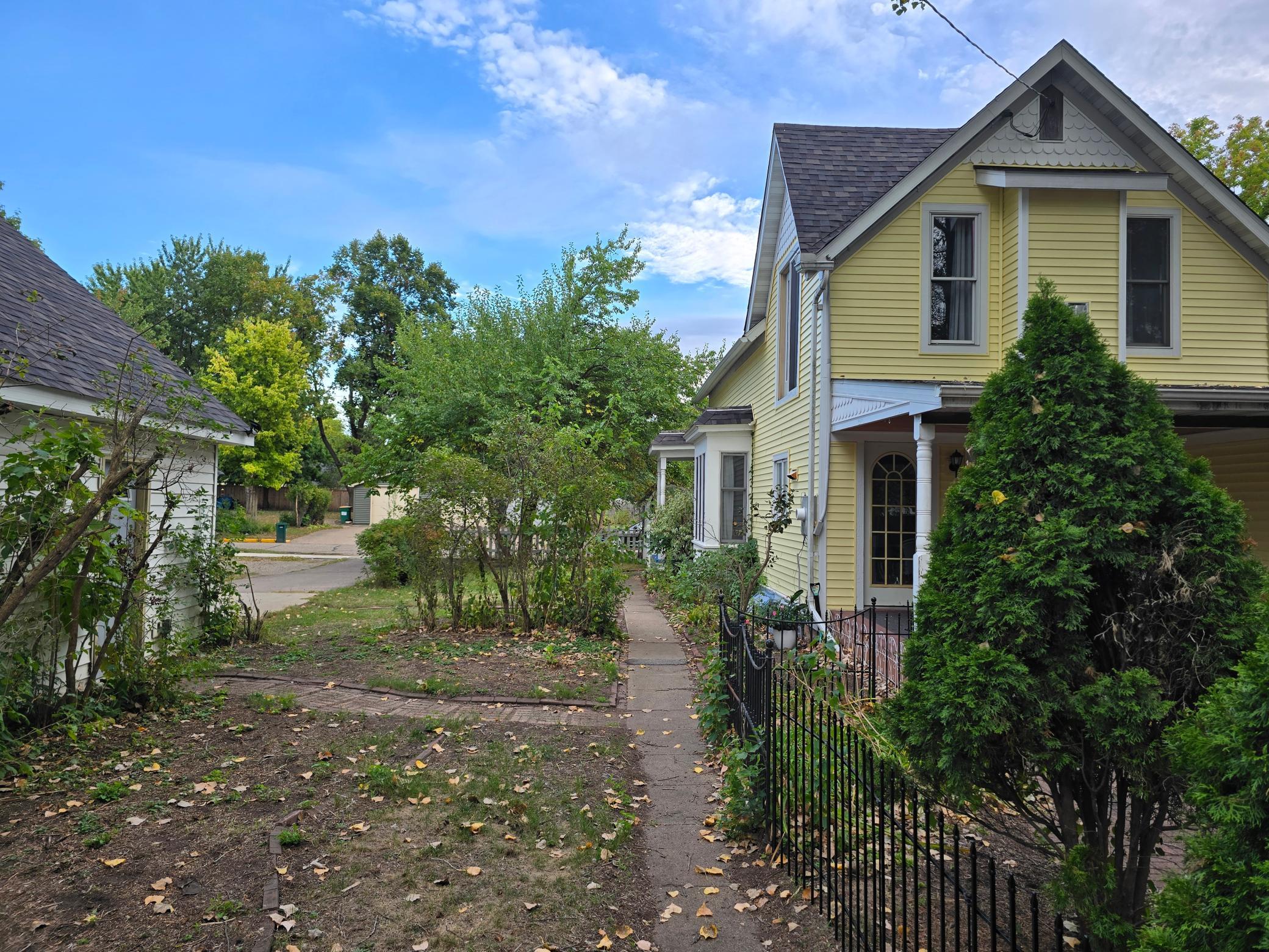 Photo 3 of Single family home for sale at 809 Oak St, Hudson, WI 54016 | MLS# 7146666 | Listing updated on 2026-09-24