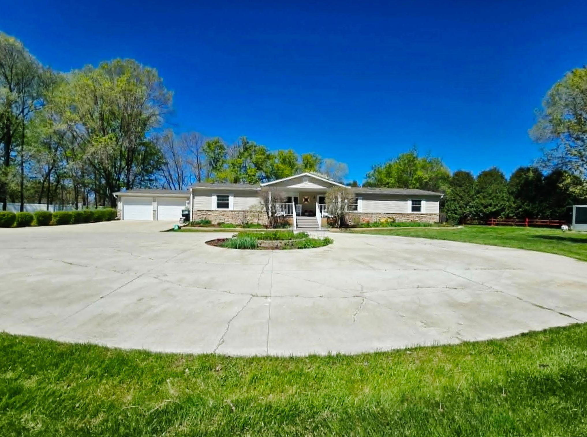 Photo 1 of Sale Pending at 324 W 7th Street, Litchfield, MN 55355 | MLS# 7146904 | Listing updated on 2026-10-15