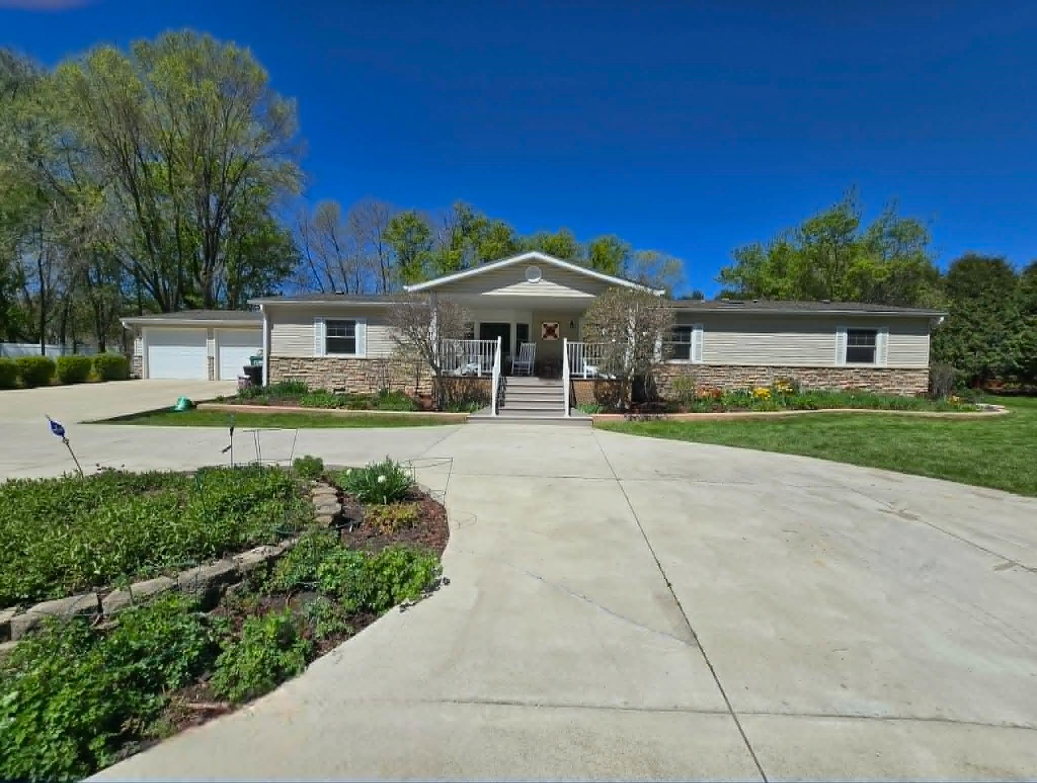 Photo 2 of Sale Pending at 324 W 7th Street, Litchfield, MN 55355 | MLS# 7146904 | Listing updated on 2026-10-15