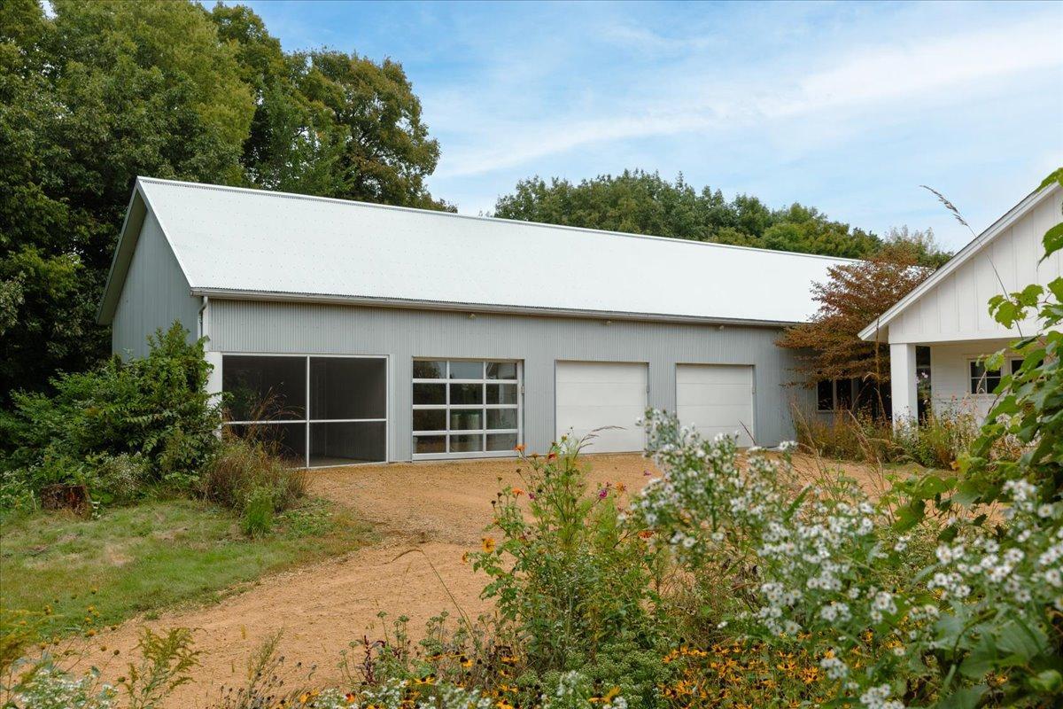 Photo 3 of Single family home for sale at 35294 382nd Street, Saint Peter, MN 56082 | MLS# 7147004 | Listing updated on 2026-09-24