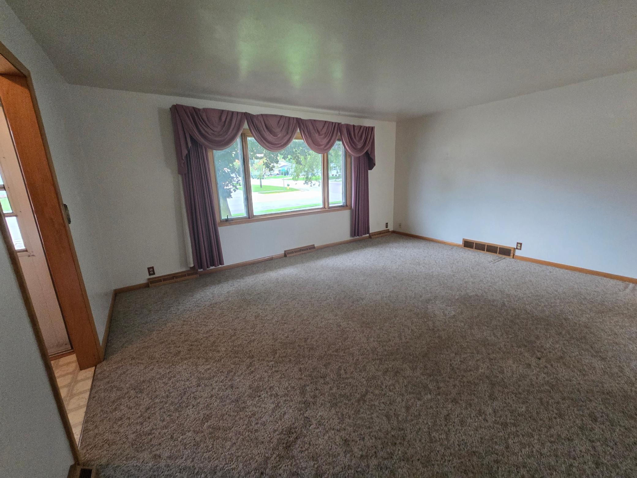 Photo 4 of Single family home for sale at 1112 6th Avenue SW, Pipestone, MN 56164 | MLS# 7147183 | Listing updated on 2026-09-21