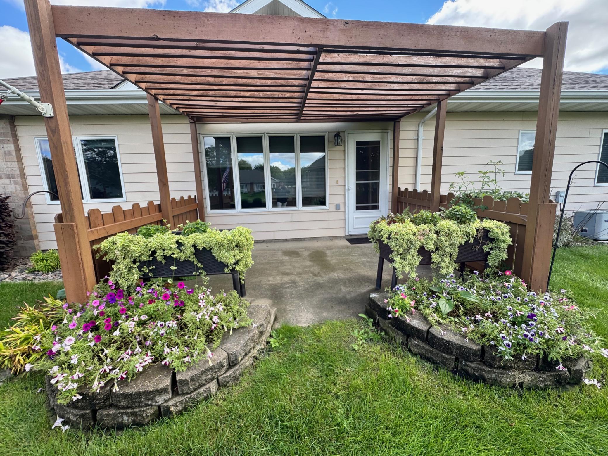 Photo 3 of Single family home for sale at 1112 Travis Rd, Marshall, MN 56258 | MLS# 7148822 | Listing updated on 2026-10-05