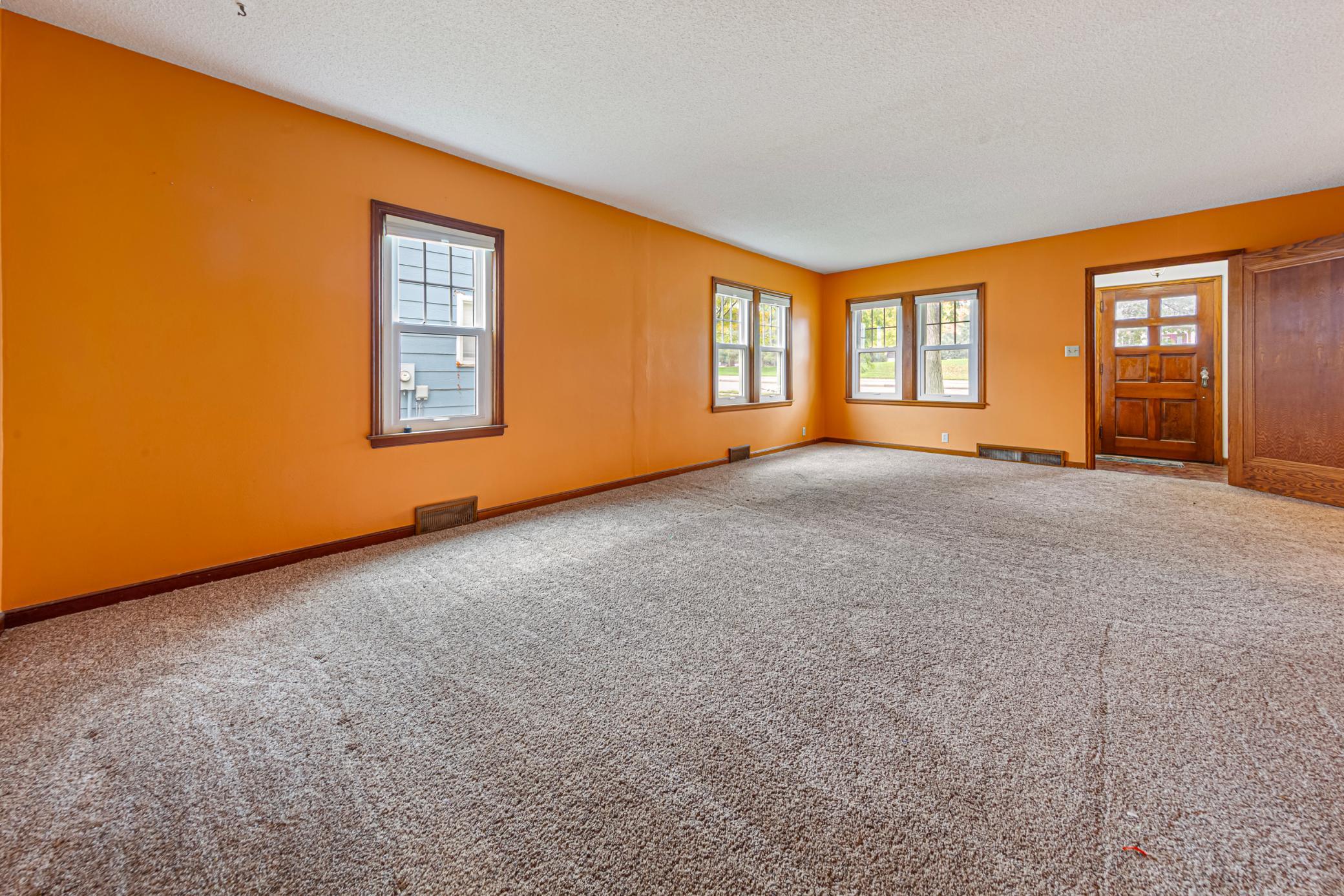 Photo 3 of Single family home for sale at 613 S Broadway St, New Ulm, MN 56073 | MLS# 7149802 | Listing updated on 2026-10-20
