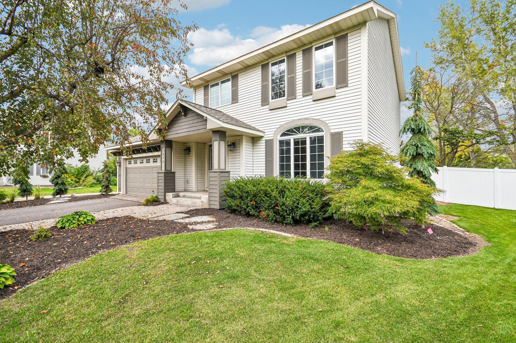 Photo 1 of Single family home for sale at 1075 Fallbrook Ln, Saint Paul, MN 55125 | MLS# 7150747 | Listing updated on 2026-10-23