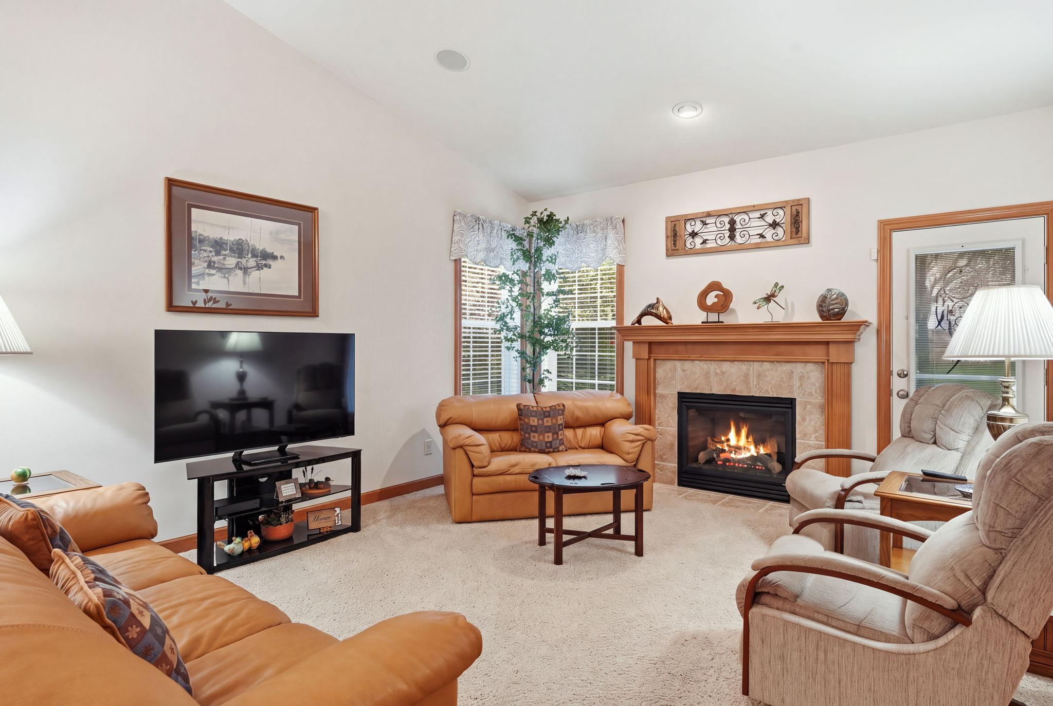 Photo 3 of Single family home for sale at 7147 Arthur Dr, Saint Paul, MN 55125 | MLS# 7151289 | Listing updated on 2026-10-09