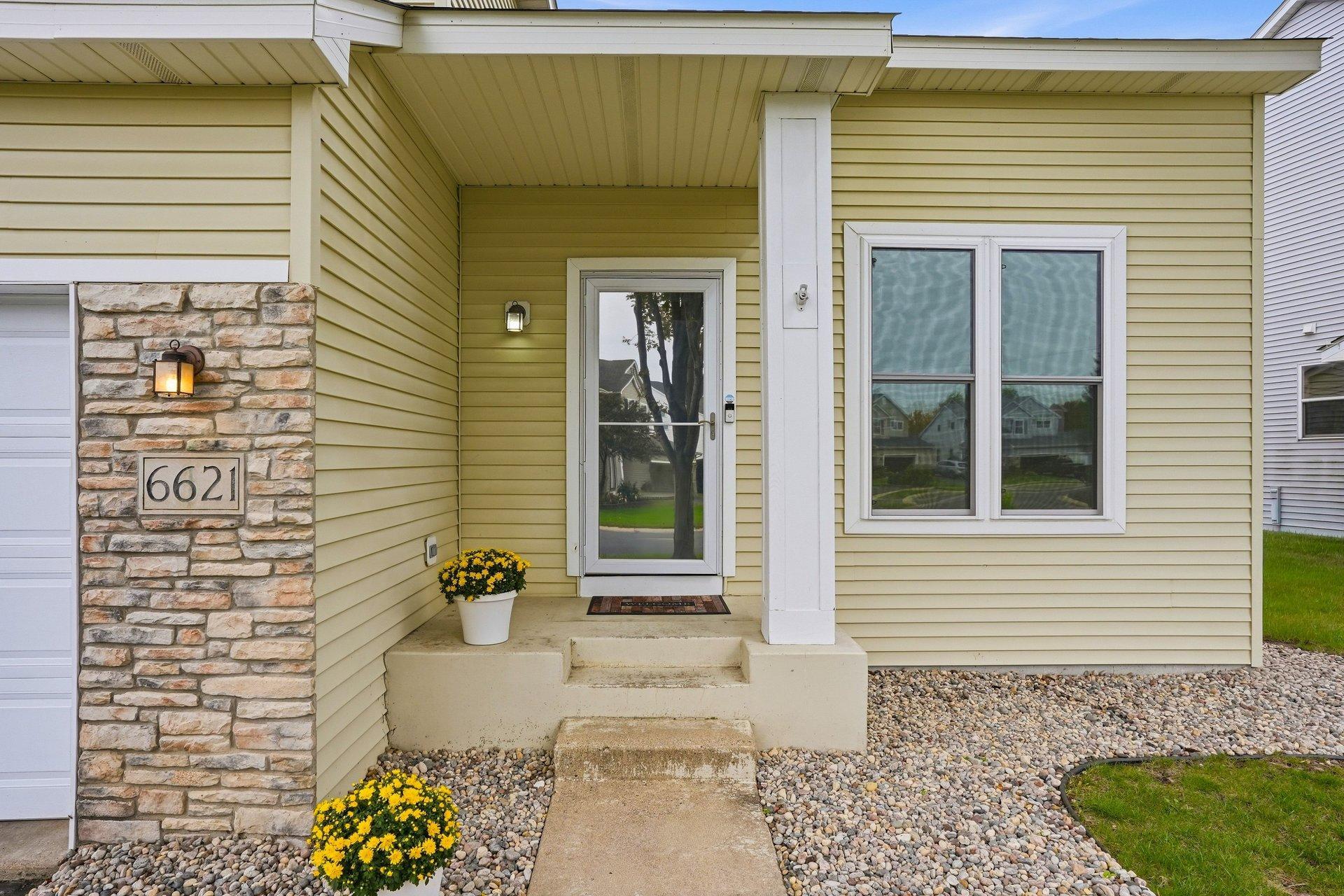Photo 3 of Single family home for sale at 6621 Carlisle Curv, Shakopee, MN 55379 | MLS# 7154158 | Listing updated on 2026-10-07