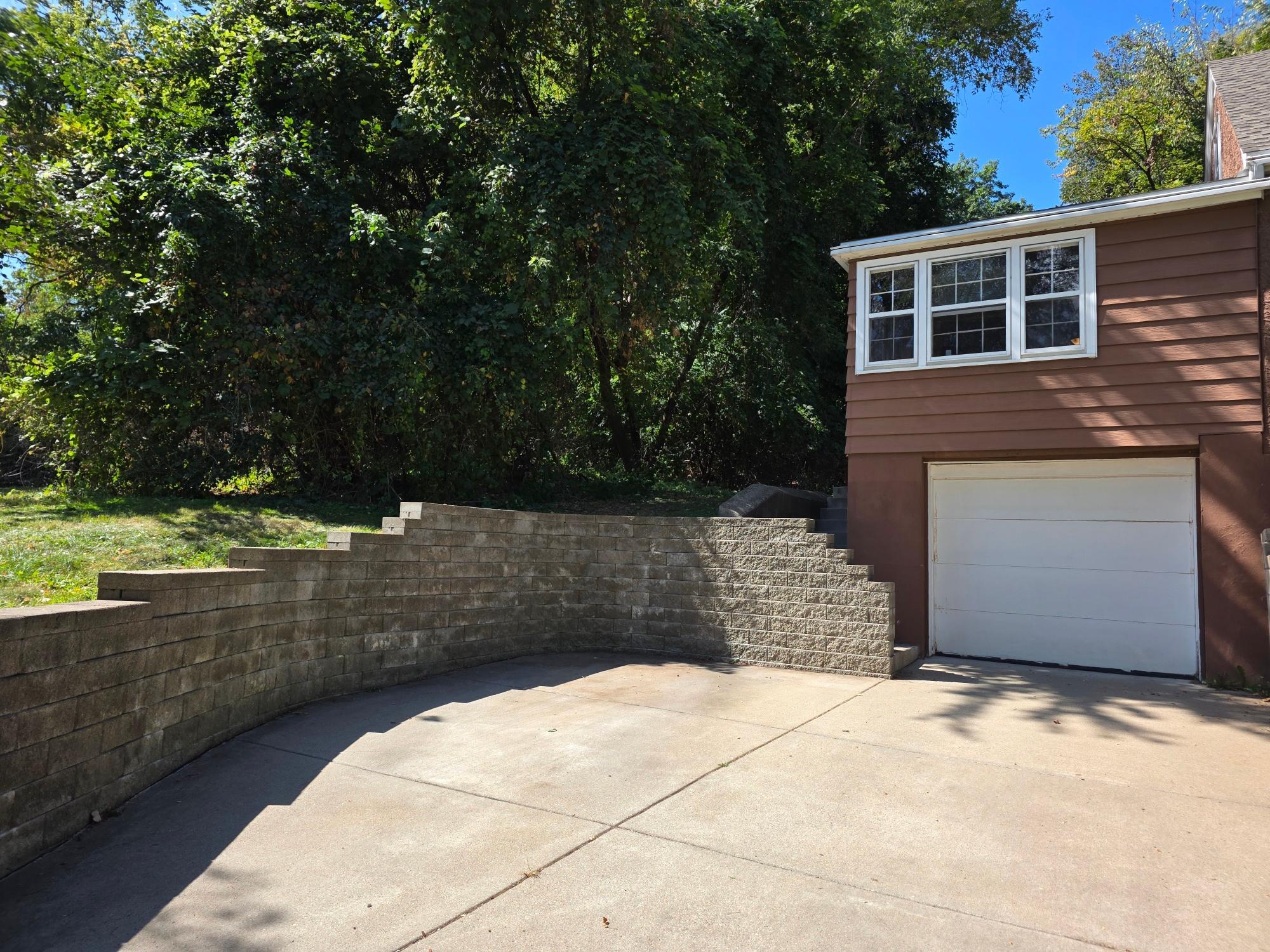 Photo 3 of Single family home for sale at 909 Old Lexington Ave, Saint Paul, MN 55116 | MLS# 7154456 | Listing updated on 2026-10-07