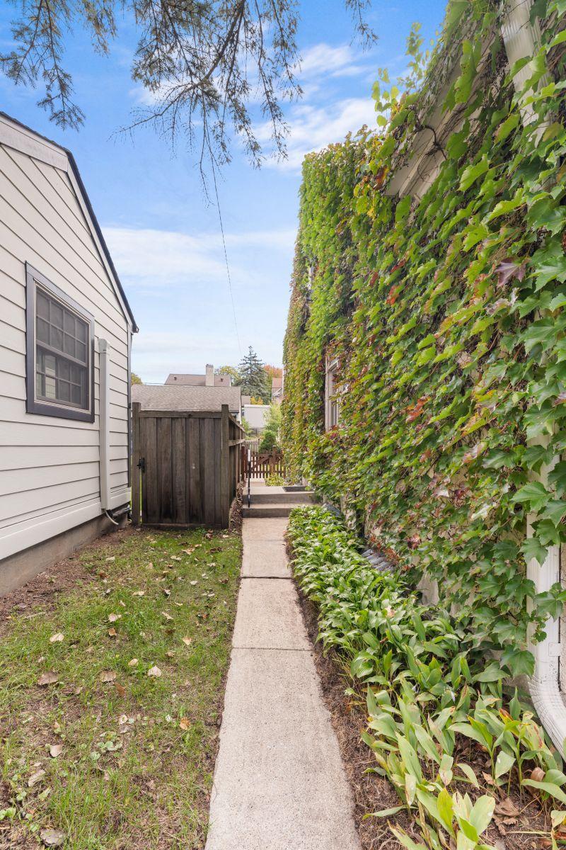 Photo 4 of Single family home for sale at 2717 France Ave S, Minneapolis, MN 55416 | MLS# 7157103 | Listing updated on 2026-10-23