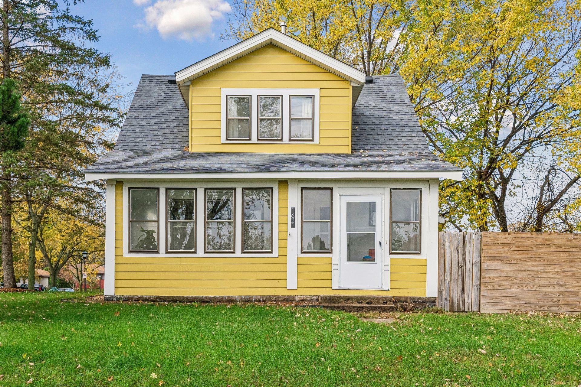 Photo 1 of Single family home for sale at 1621 Arcade St, Saint Paul, MN 55106 | MLS# 7157570 | Listing updated on 2026-10-29