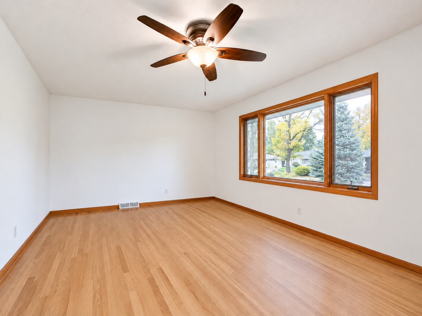 Photo 3 of Single family home for sale at 21 Farrell St N, Maplewood, MN 55119 | MLS# 7162670 | Listing updated on 2026-10-24
