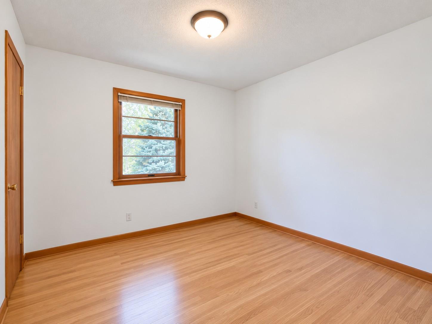 Photo 4 of Single family home for sale at 21 Farrell St N, Maplewood, MN 55119 | MLS# 7162670 | Listing updated on 2026-10-24
