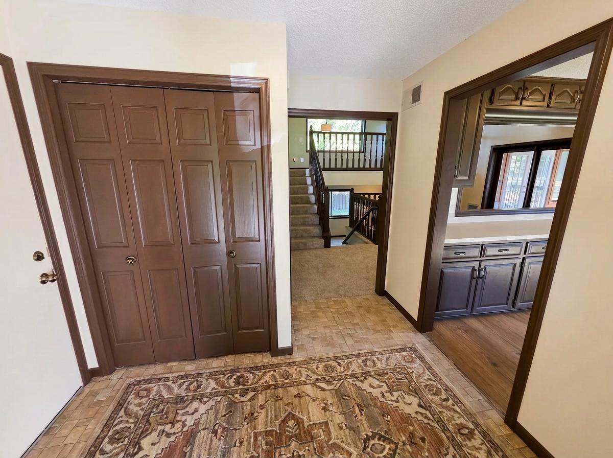 Photo 1 of Single family home for sale at 1814 Twin Cir Dr, Saint Paul, MN 55118 | MLS# 7163063 | Listing updated on 2026-10-26