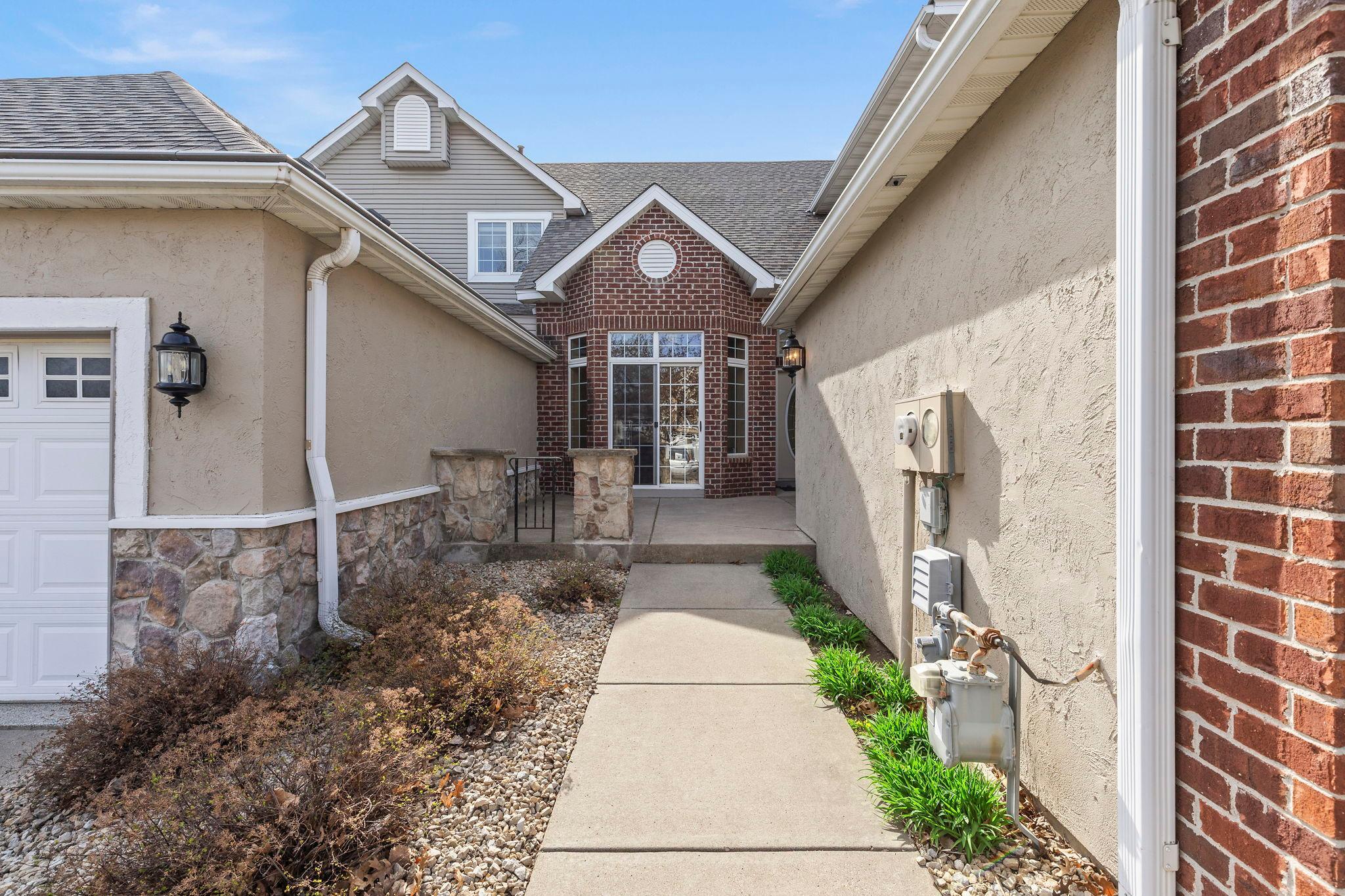 Photo 4 of Single family home for sale at 13956 Shoreside Ct, Savage, MN 55378 | MLS# 7163175 | Listing updated on 2026-10-23