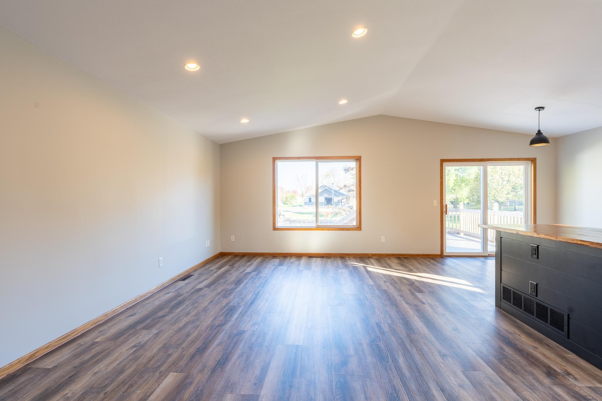 Photo 2 of Single family home for sale at 915 8th Avenue NW, Hutchinson, MN 55350 | MLS# 7163401 | Listing updated on 2026-10-24