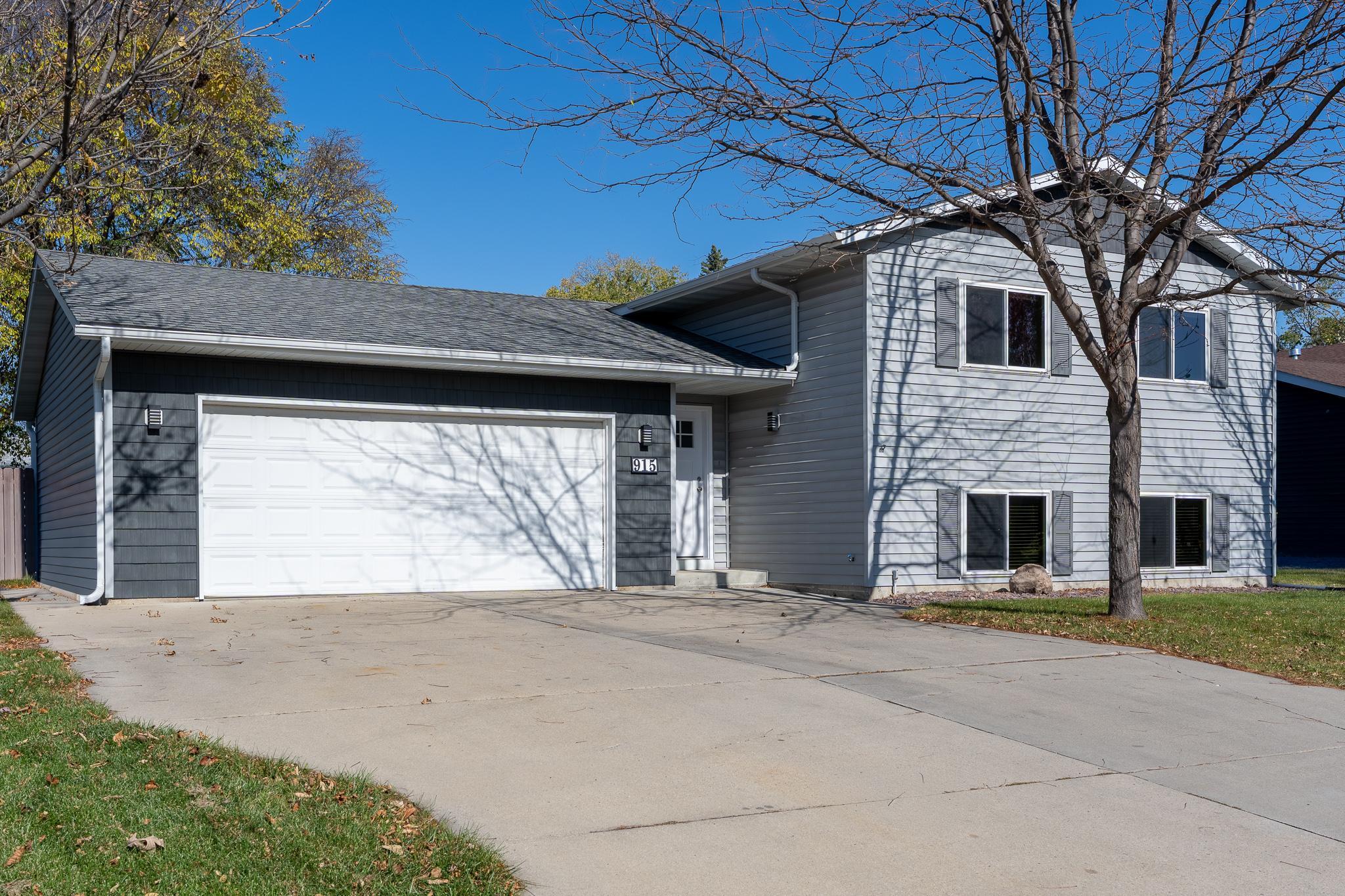 Single family home for sale at 915 8th Avenue NW, Hutchinson, MN 55350 | MLS# 7163401
