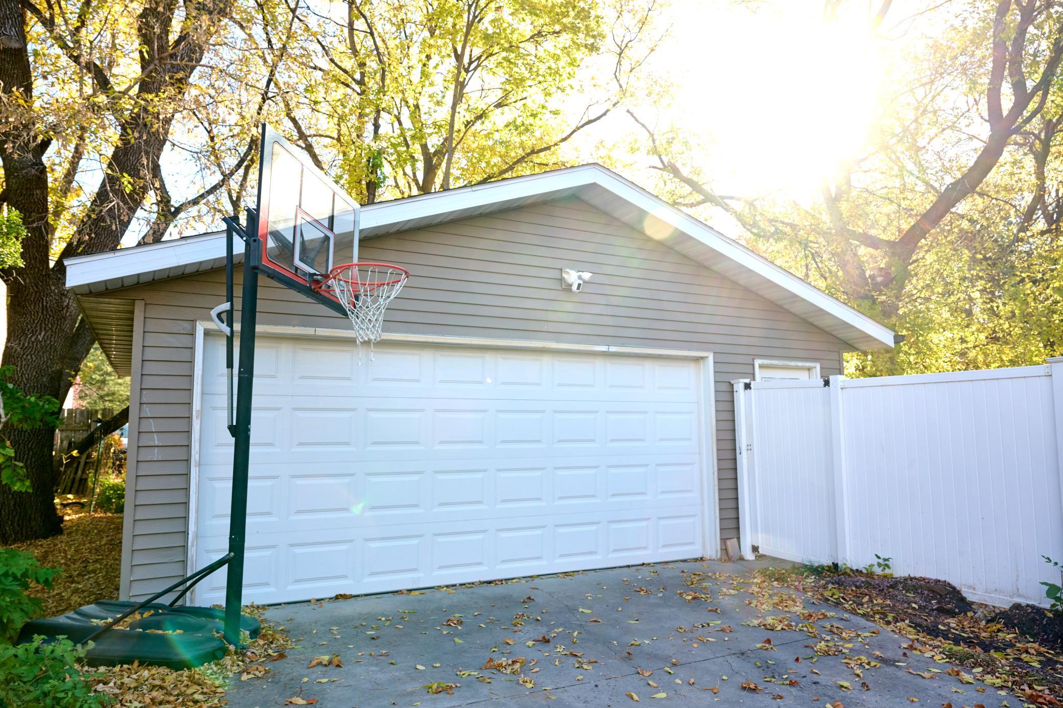 Photo 3 of Single family home for sale at 610 University Dr S, Fargo, ND 58103 | MLS# 7163613 | Listing updated on 2026-10-24