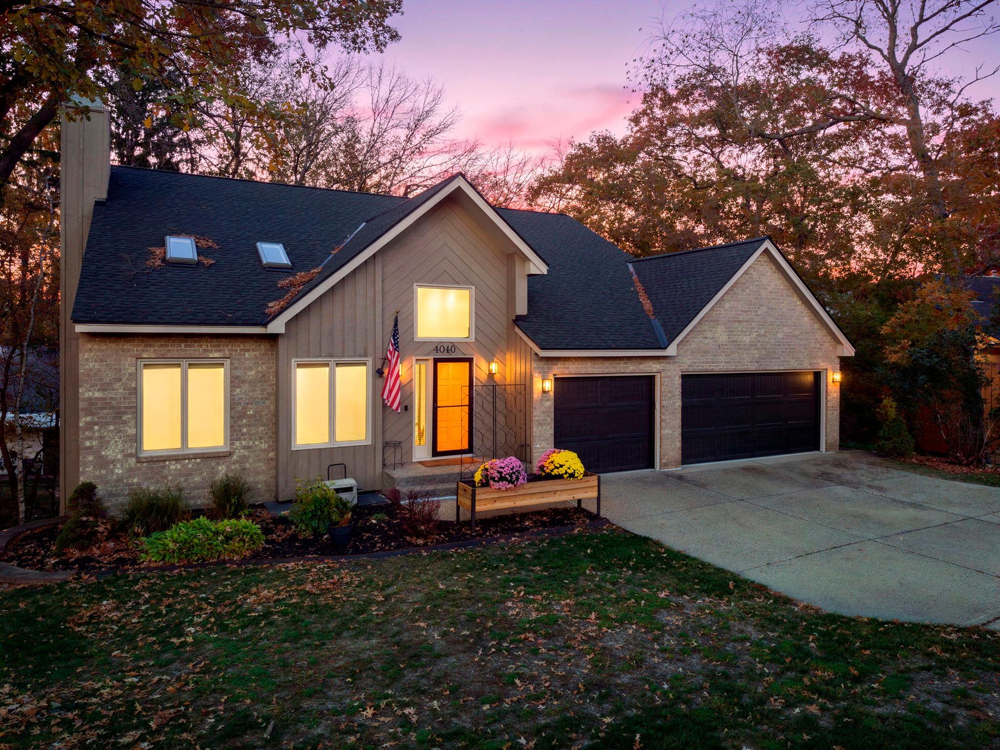 Photo 1 of Single family home for sale at 4640 Parkcliff Dr, Saint Paul, MN 55123 | MLS# 7164011 | Listing updated on 2026-10-24