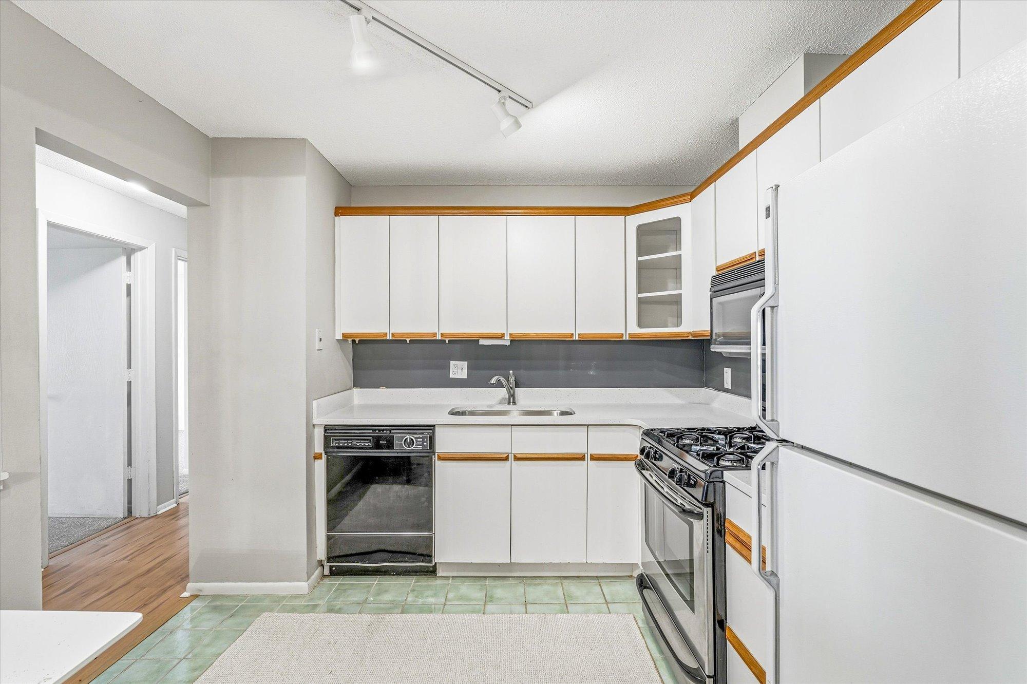 Photo 3 of Condo for sale at 4860 Park Cmns Dr #309, Minneapolis, MN 55416 | MLS# 7164172 | Listing updated on 2026-10-24
