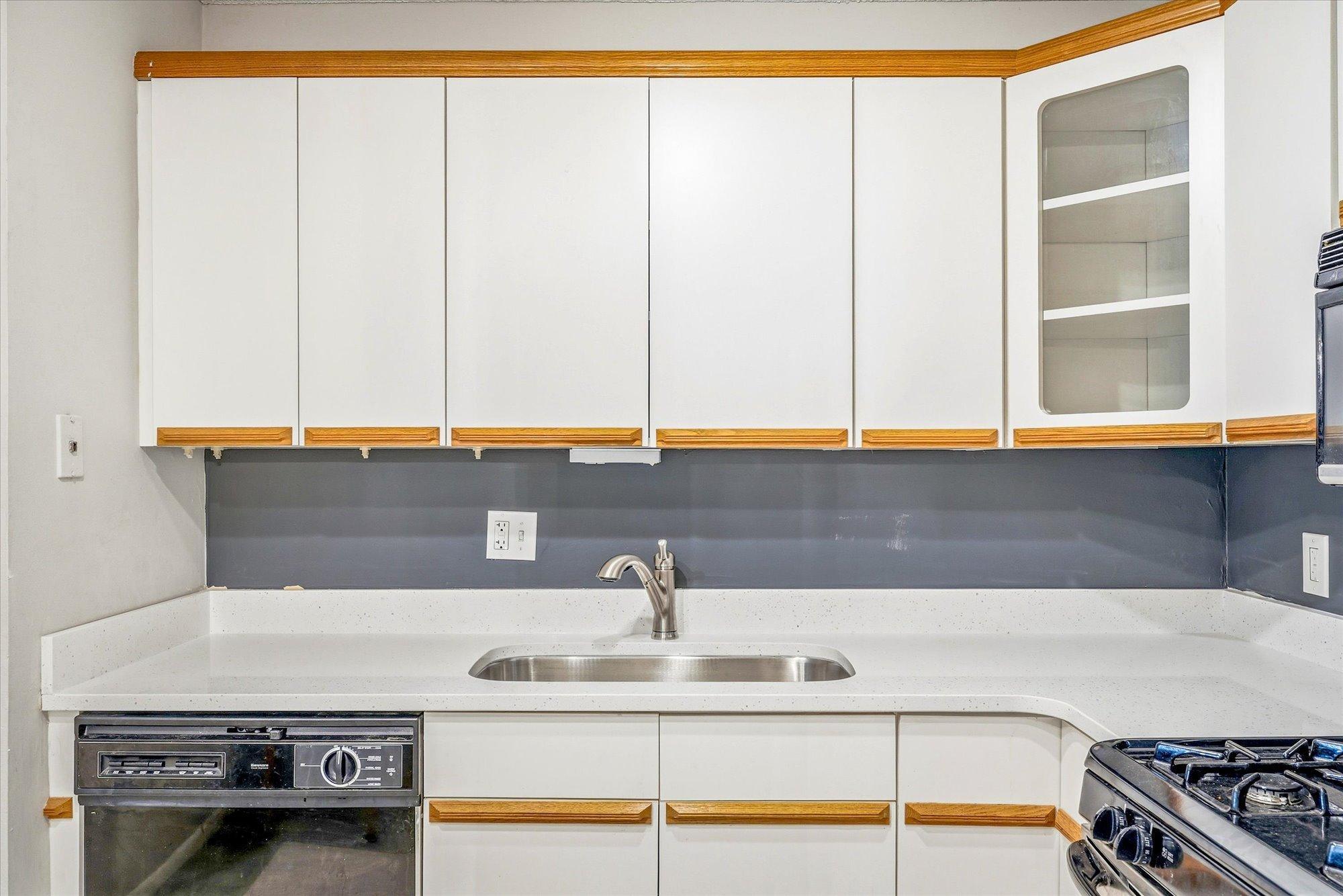 Photo 4 of Condo for sale at 4860 Park Cmns Dr #309, Minneapolis, MN 55416 | MLS# 7164172 | Listing updated on 2026-10-24