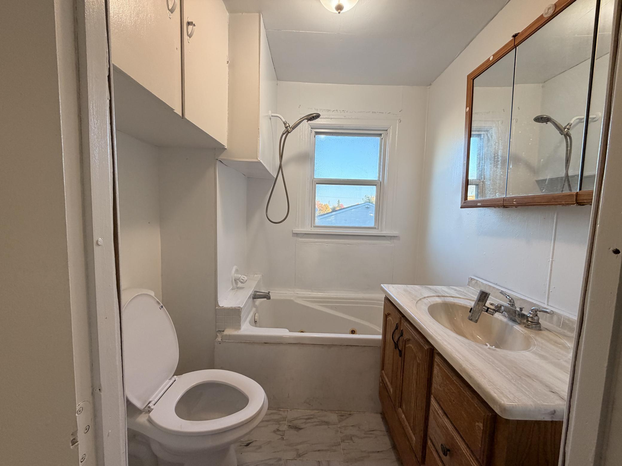 Photo 2 of Single family home for sale at 1621 E Oakland Ave, Austin, MN 55912 | MLS# 7164268 | Listing updated on 2026-10-24
