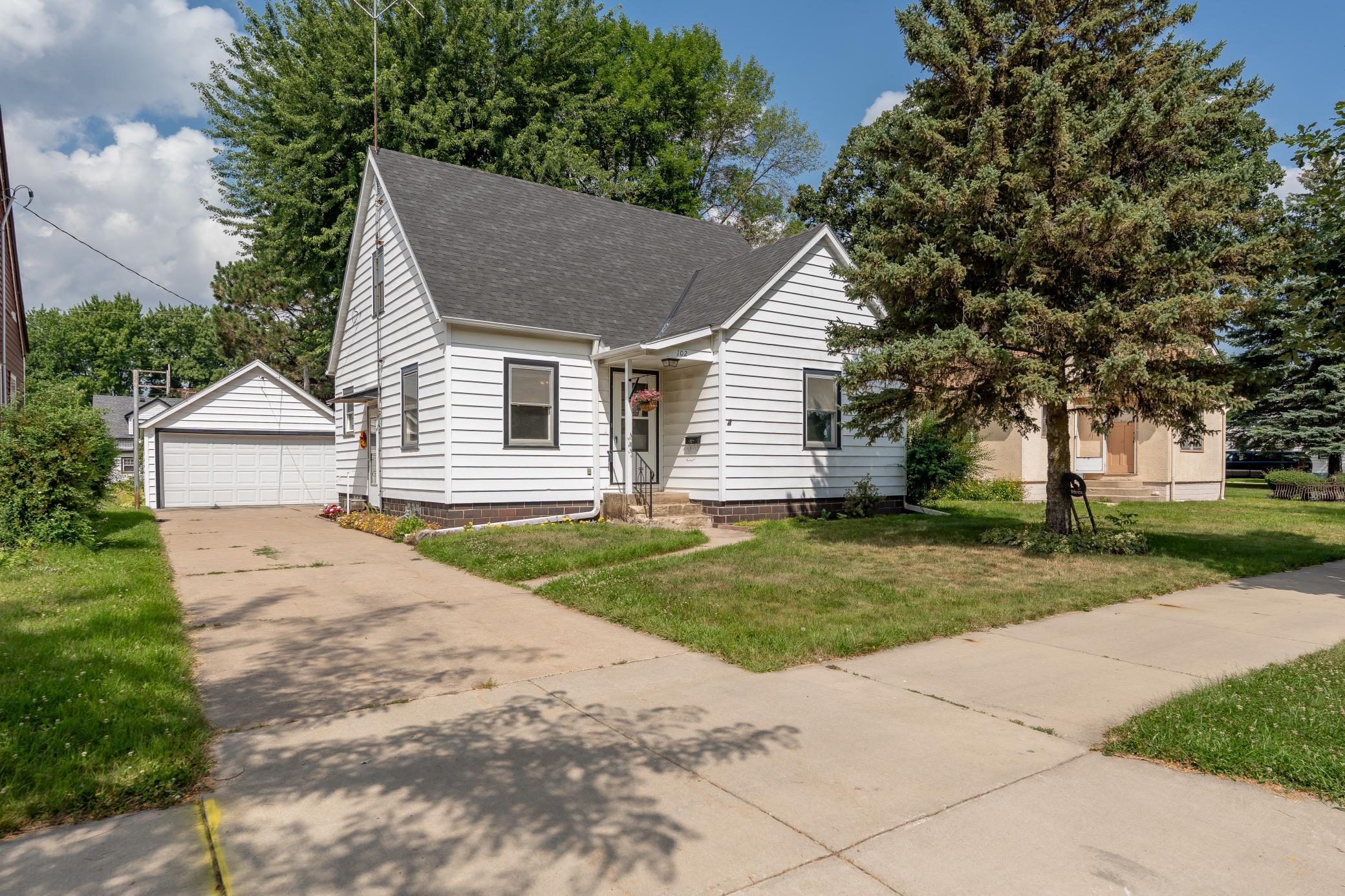 Photo 1 of Single family home for sale at 102 5th Street Ne, Montgomery, MN 56069 | MLS# 7164516 | Listing updated on 2026-10-24