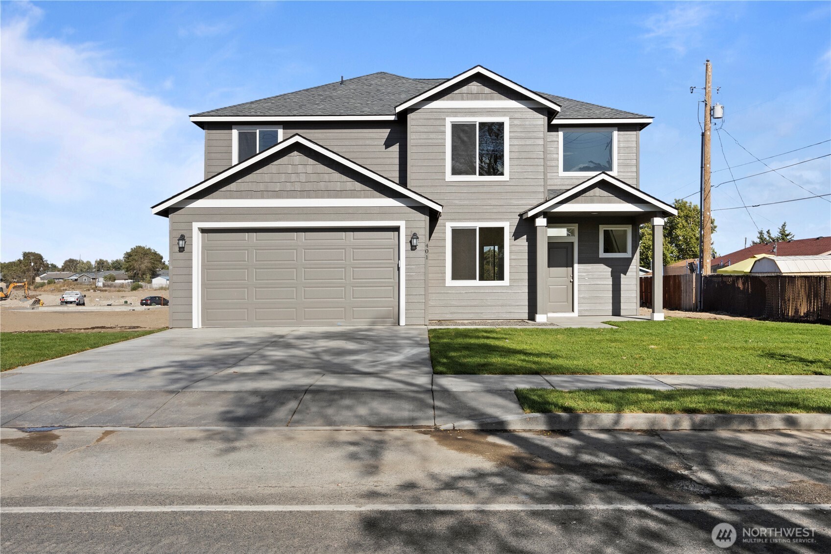 Single family home for sale at 401 N Grape Dr, Moses Lake, WA 98837 | MLS# NWM2416868
