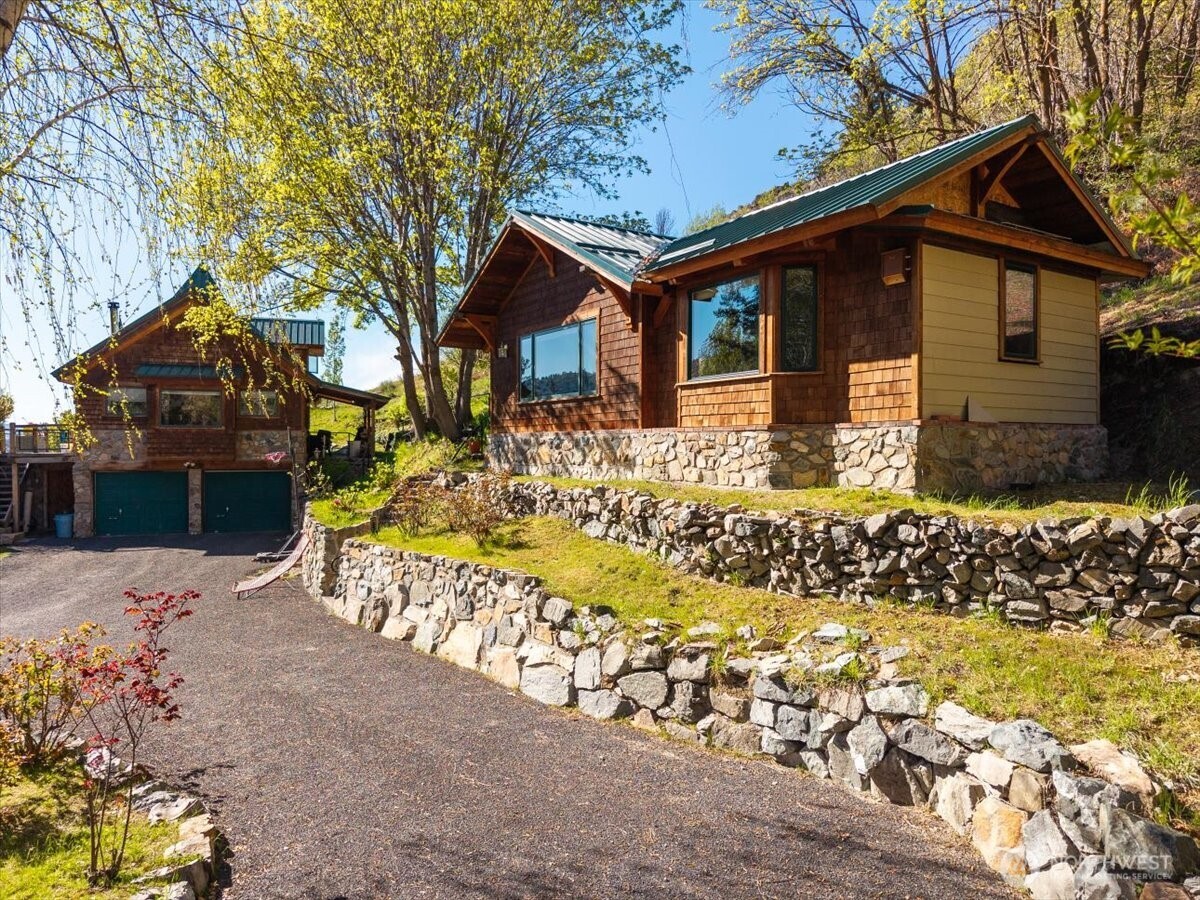 Photo 3 of Sale Pending at 16495 S Lakeshore Rd, Chelan, WA 98816 | MLS# NWM2446623 | Listing updated on 2026-09-24