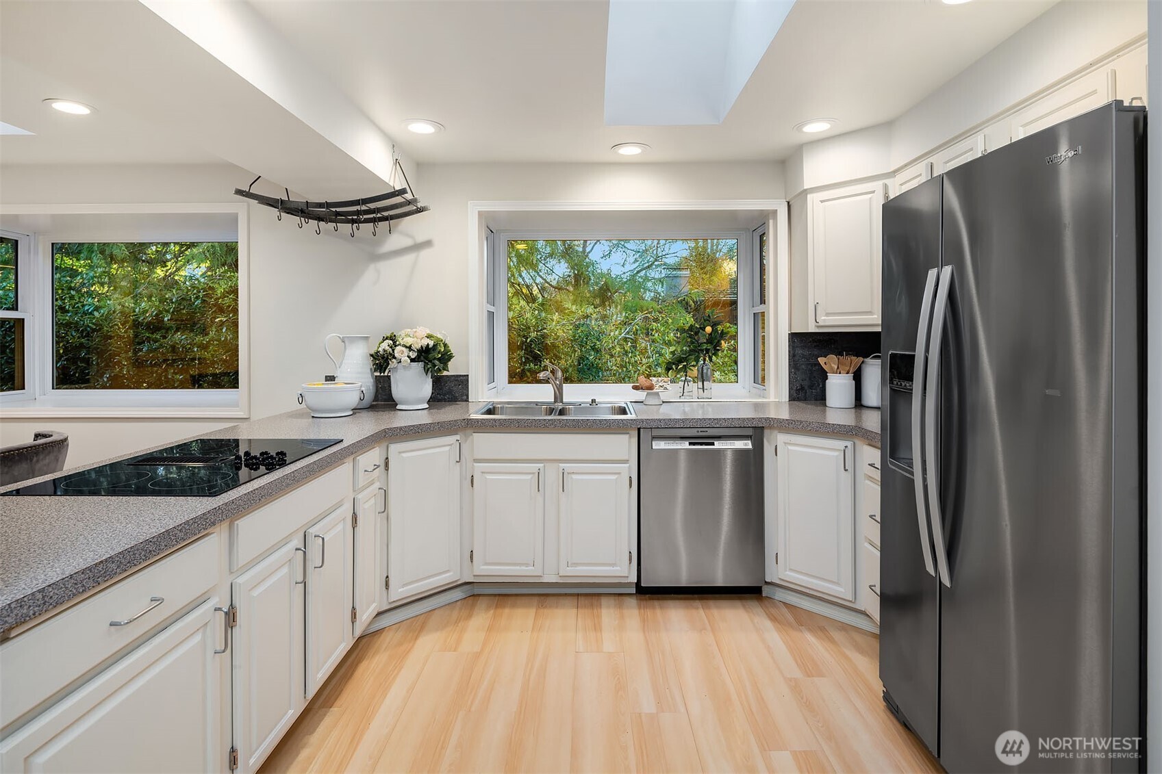 Photo 4 of Single family home for sale at 2001 77th Avenue NE, Medina, WA 98039 | MLS# NWM2503094 | Listing updated on 2026-09-21