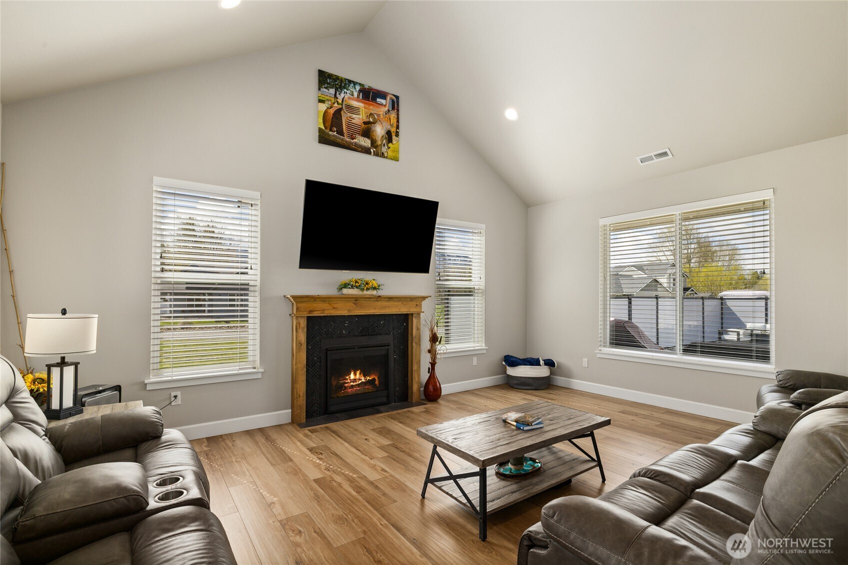 Photo 2 of Single family home for sale at 370 Deer Meadow Dr, Cle Elum, WA 98922 | MLS# NWM2512936 | Listing updated on 2026-09-21