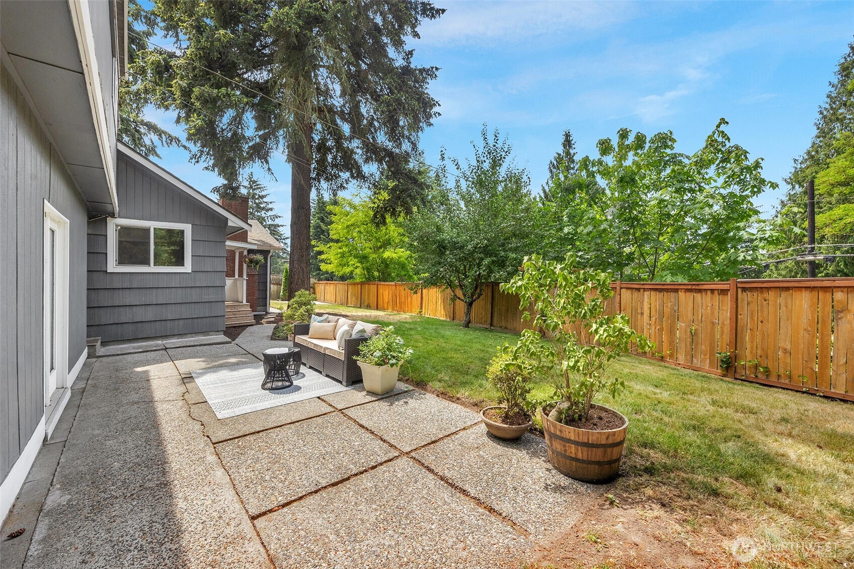 Photo 3 of Single family home for sale at 17806 83rd Place Ne, Kenmore, WA 98028 | MLS# NWM2518957 | Listing updated on 2026-10-25