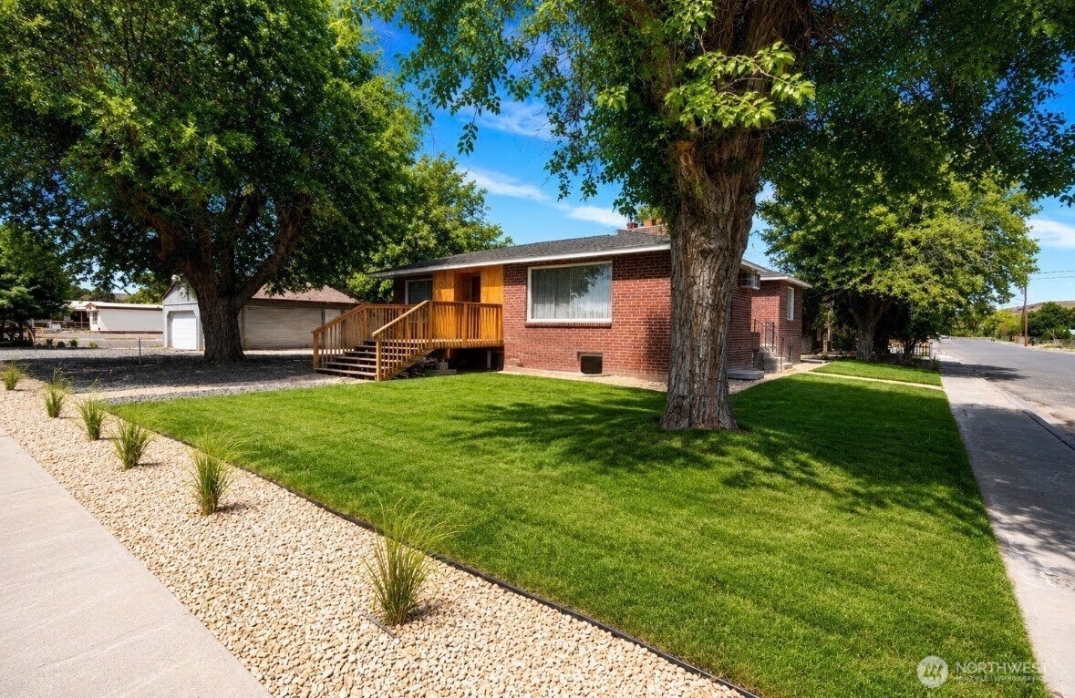 Photo 2 of Single family home for sale at 134 4th Avenue Se, Soap Lake, WA 98851 | MLS# NWM2529954 | Listing updated on 2026-10-24