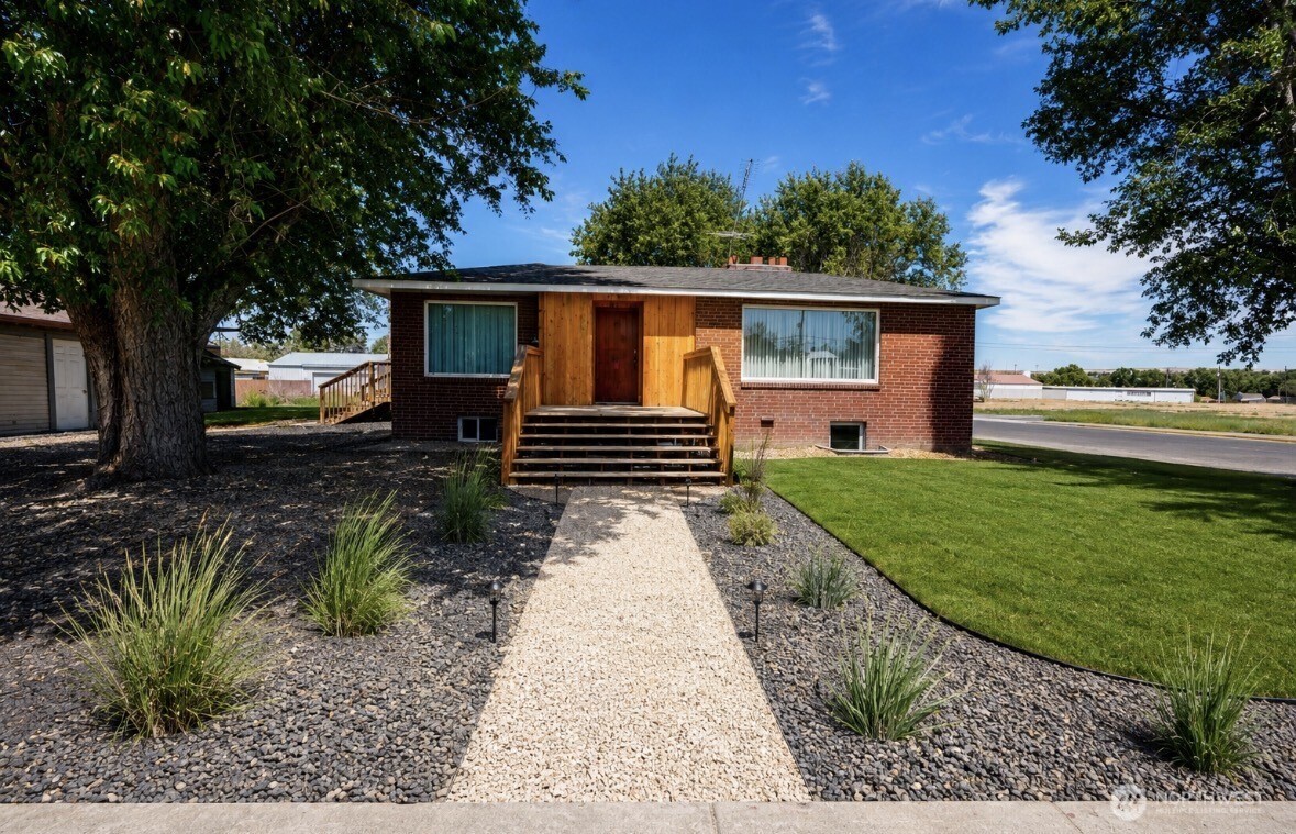 Photo 1 of Single family home for sale at 134 4th Avenue Se, Soap Lake, WA 98851 | MLS# NWM2529954 | Listing updated on 2026-10-24