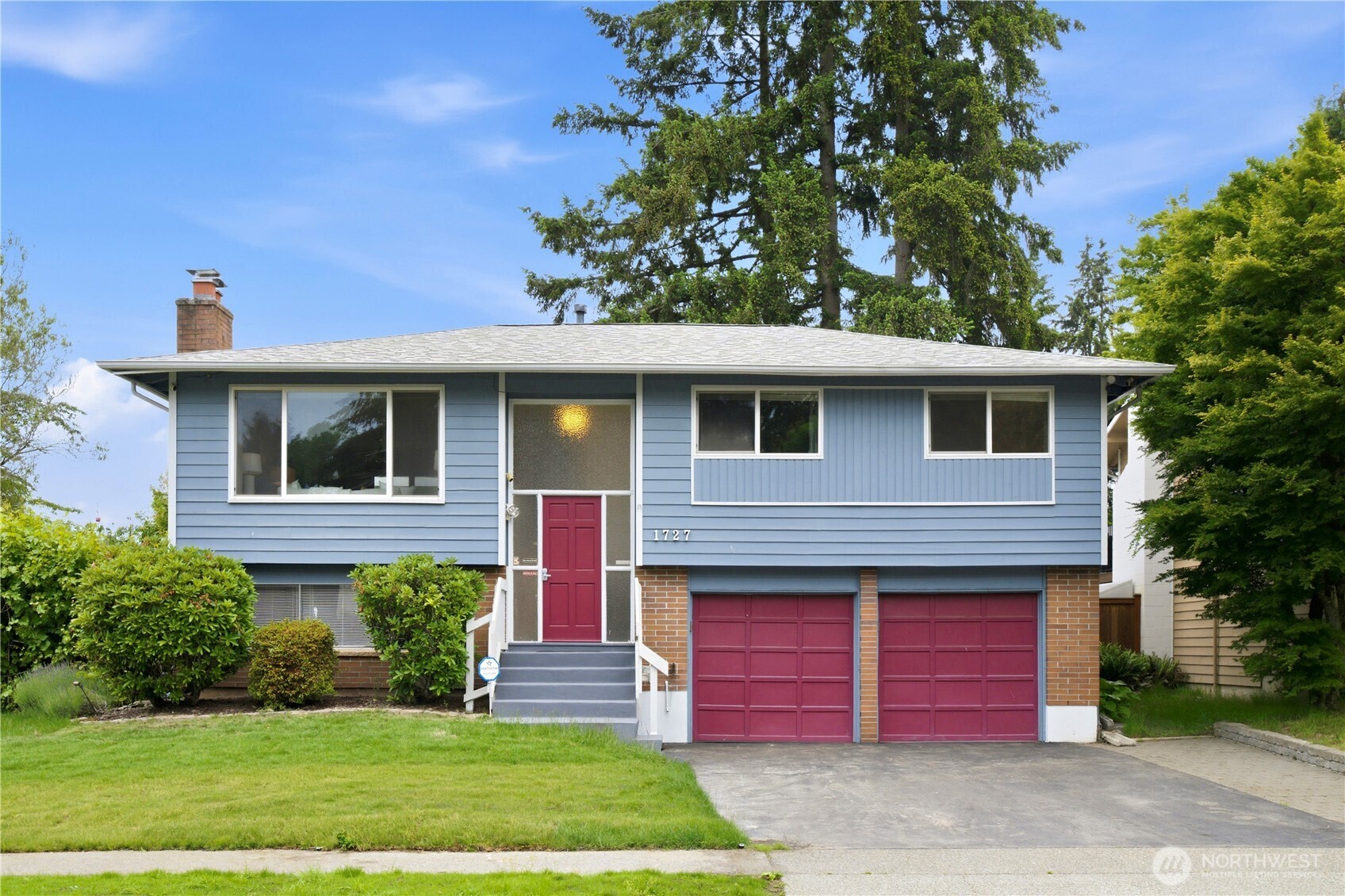 Photo 1 of Single family home for sale at 1727 Anacortes Ave Ne, Renton, WA 98059 | MLS# NWM2531109 | Listing updated on 2026-10-25