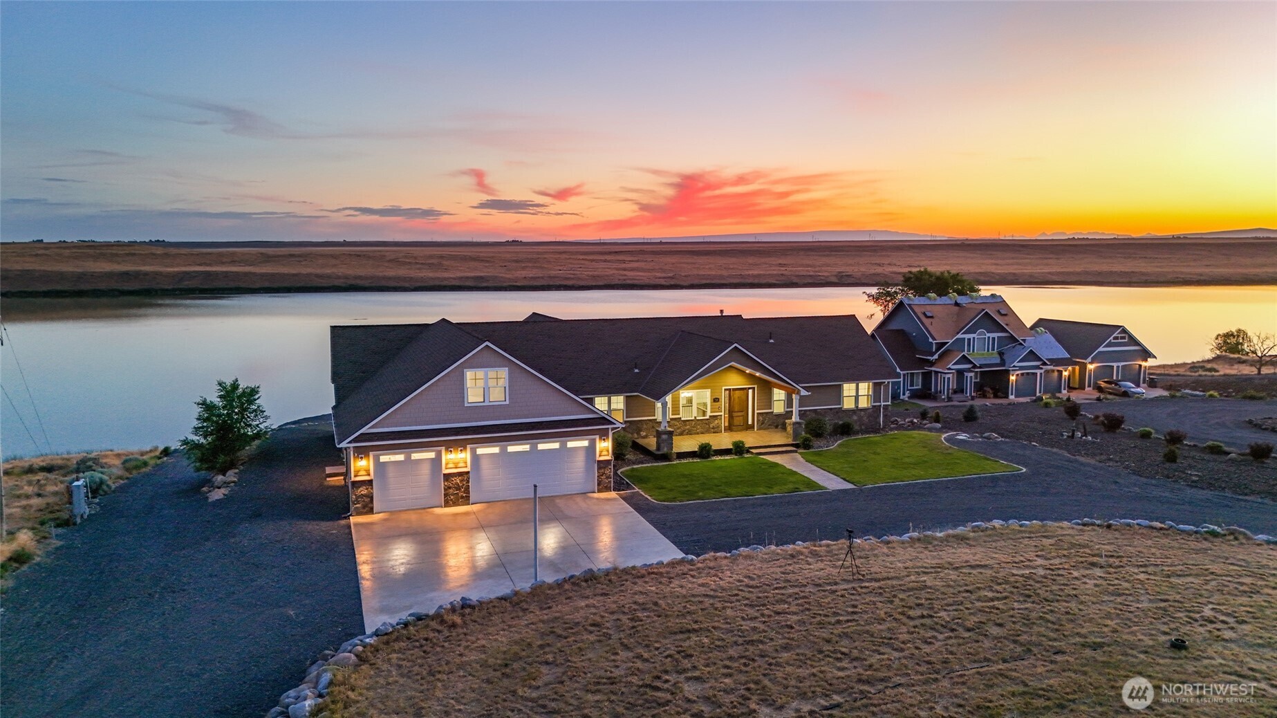 Photo 2 of Single family home for sale at 7328 Stonecrest Rd Ne, Moses Lake, WA 98837 | MLS# NWM2543053 | Listing updated on 2026-10-24