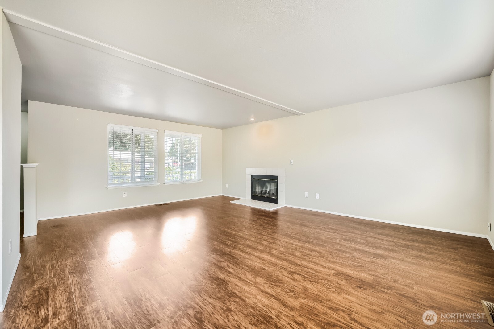 Photo 3 of Sale Pending at 4206 N Pearl St, Tacoma, WA 98407 | MLS# NWM2549942 | Listing updated on 2026-09-21