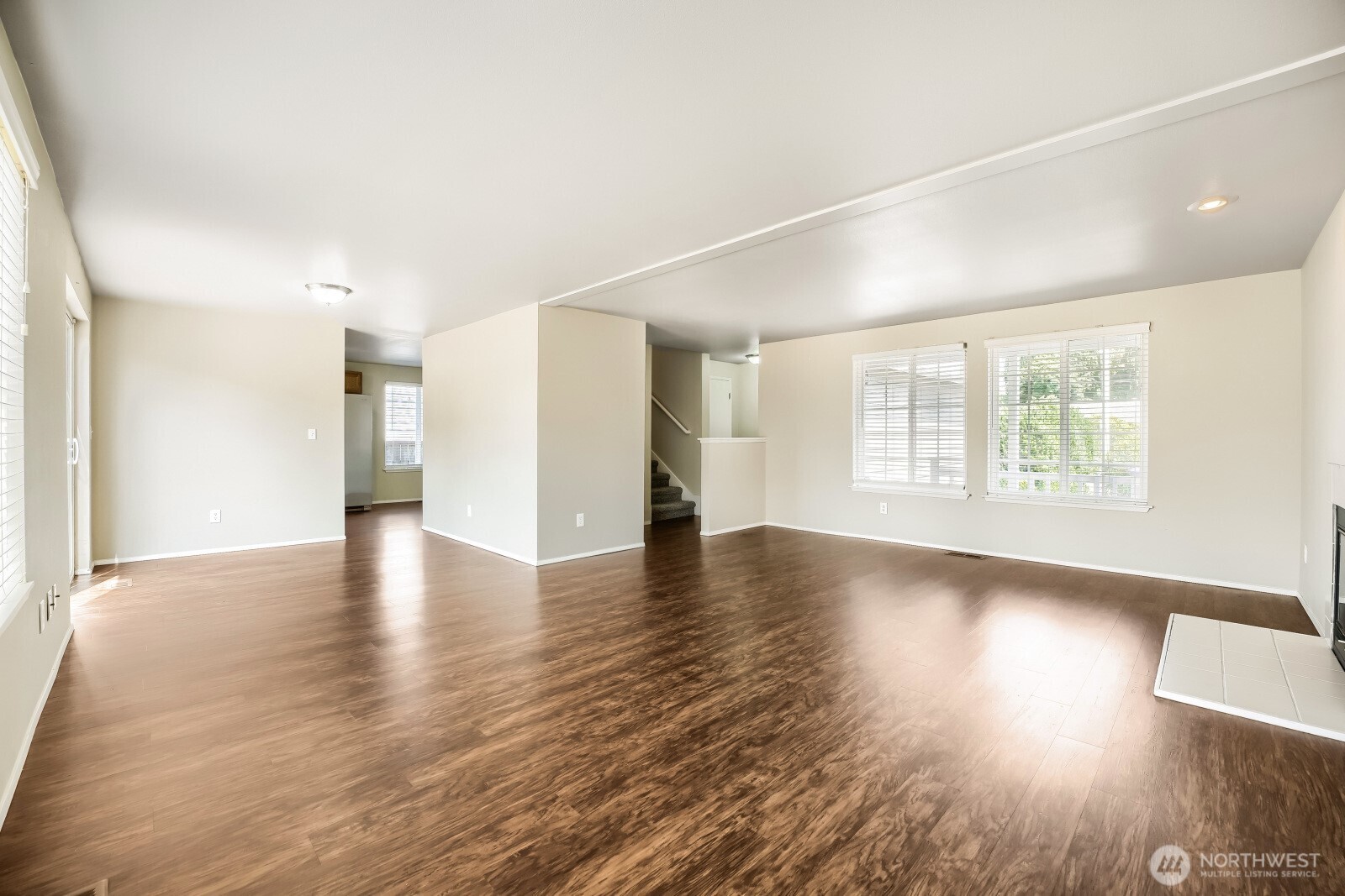 Photo 4 of Sale Pending at 4206 N Pearl St, Tacoma, WA 98407 | MLS# NWM2549942 | Listing updated on 2026-09-21