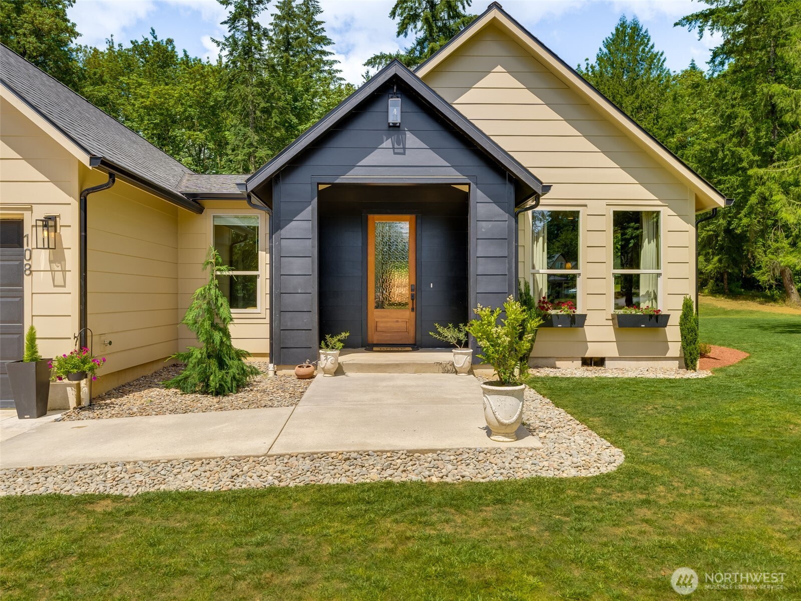 Single family home for sale at 108 Lily Ln, Castle Rock, WA 98611 | MLS# NWM2551454