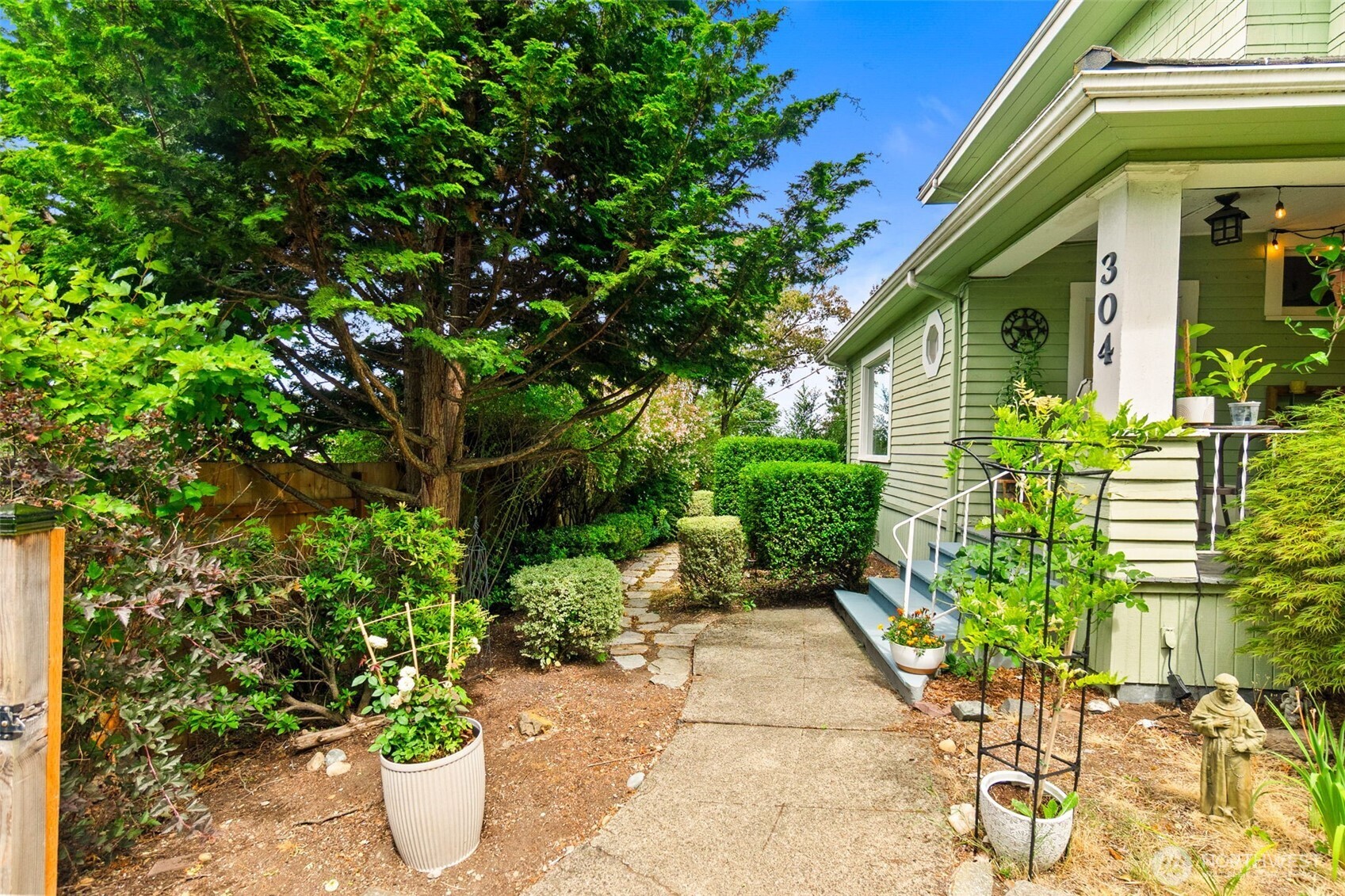 Photo 4 of Single family home for sale at 304 Scenic Way, Kent, WA 98030 | MLS# NWM2560517 | Listing updated on 2026-09-24