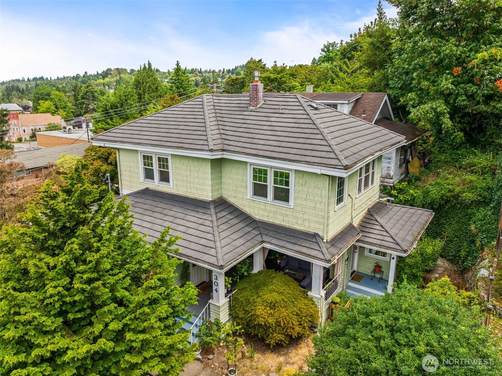 Photo 2 of Single family home for sale at 304 Scenic Way, Kent, WA 98030 | MLS# NWM2560517 | Listing updated on 2026-09-24