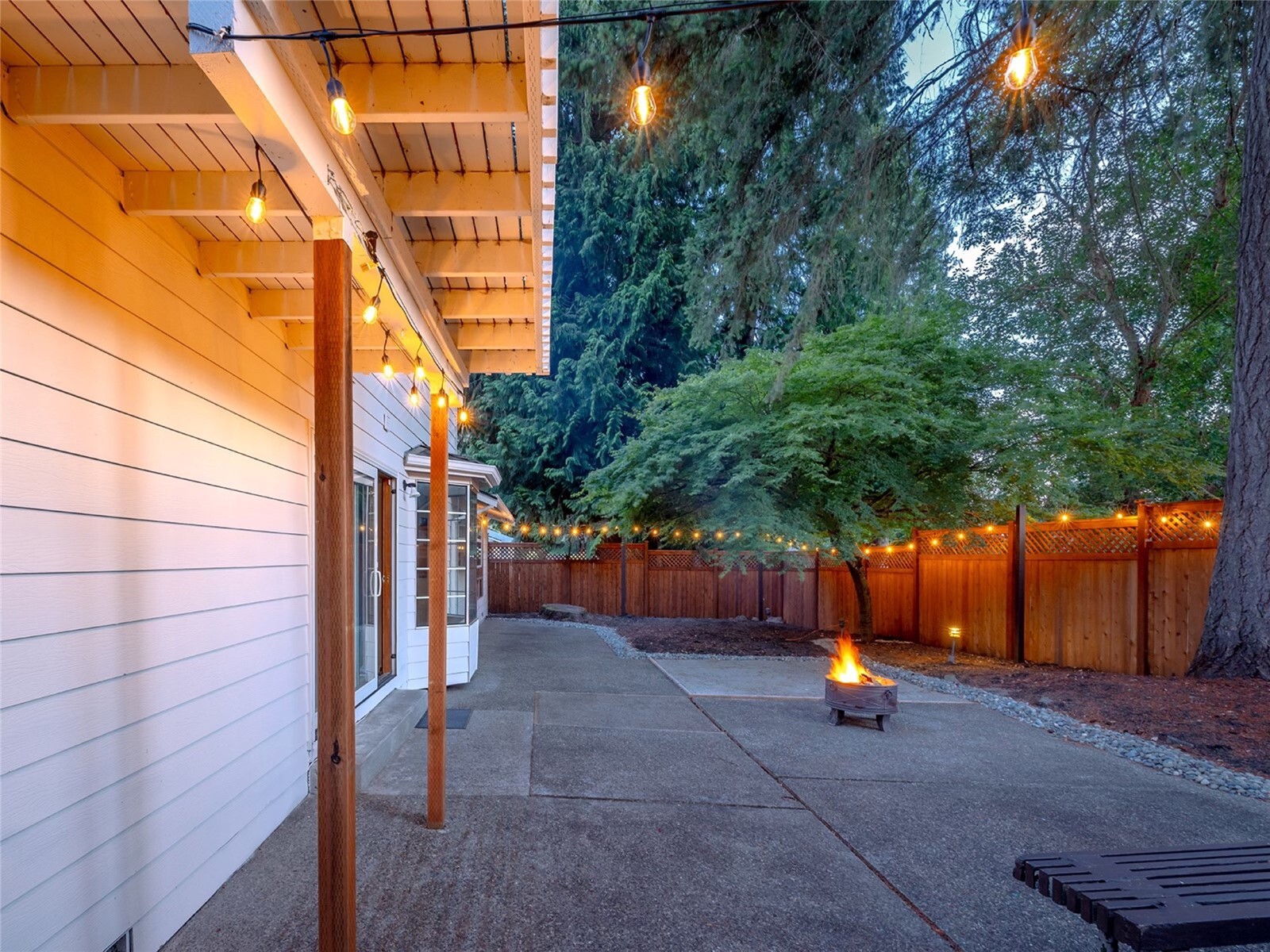 Photo 2 of Single family home for sale at 14433 106th Place Ne, Kirkland, WA 98034 | MLS# NWM2568155 | Listing updated on 2026-10-25