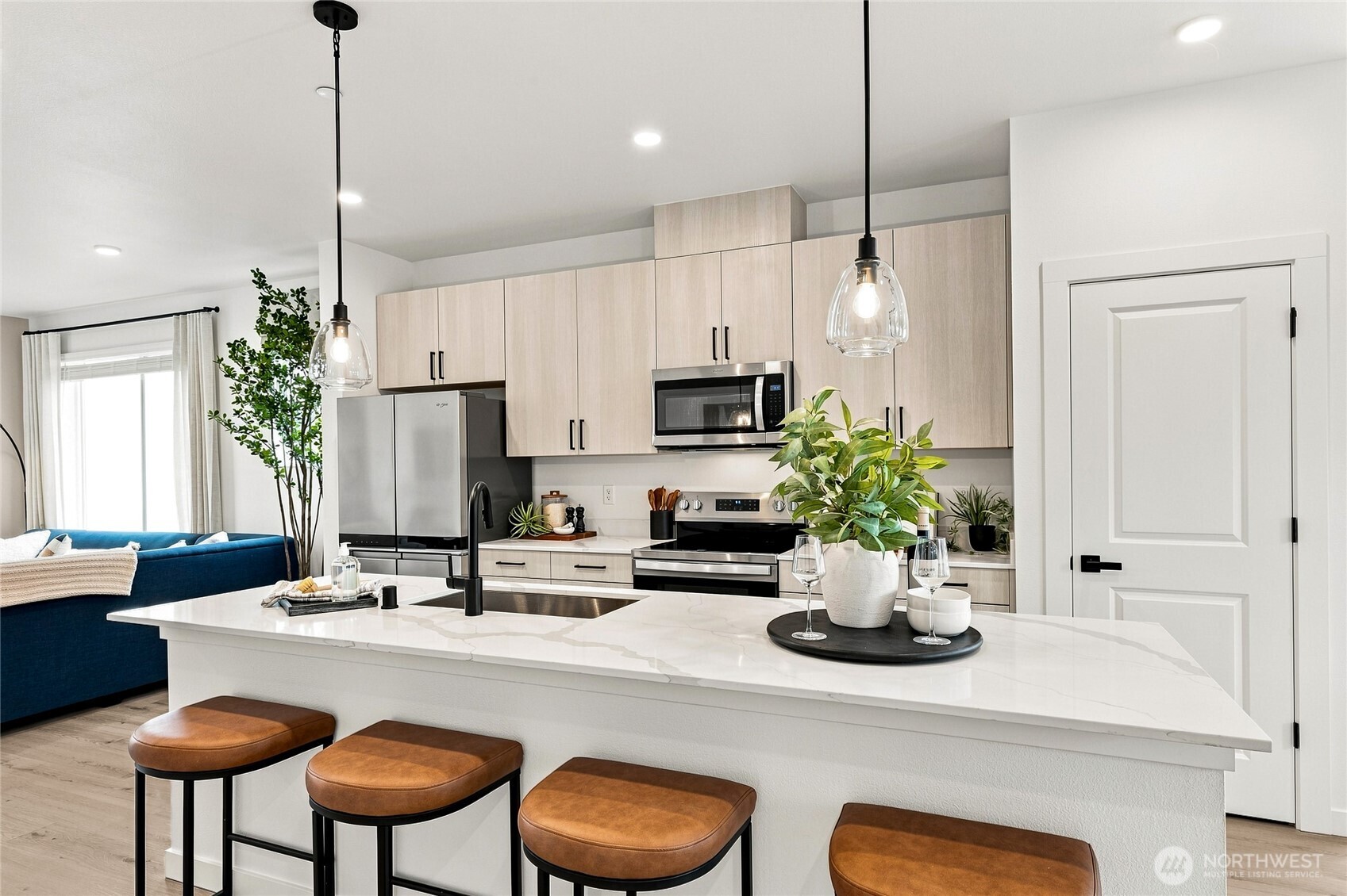 Photo 3 of Townhouse for sale at 16202 Manor Way #E1, Lynnwood, WA 98087 | MLS# NWM2578970 | Listing updated on 2026-10-25
