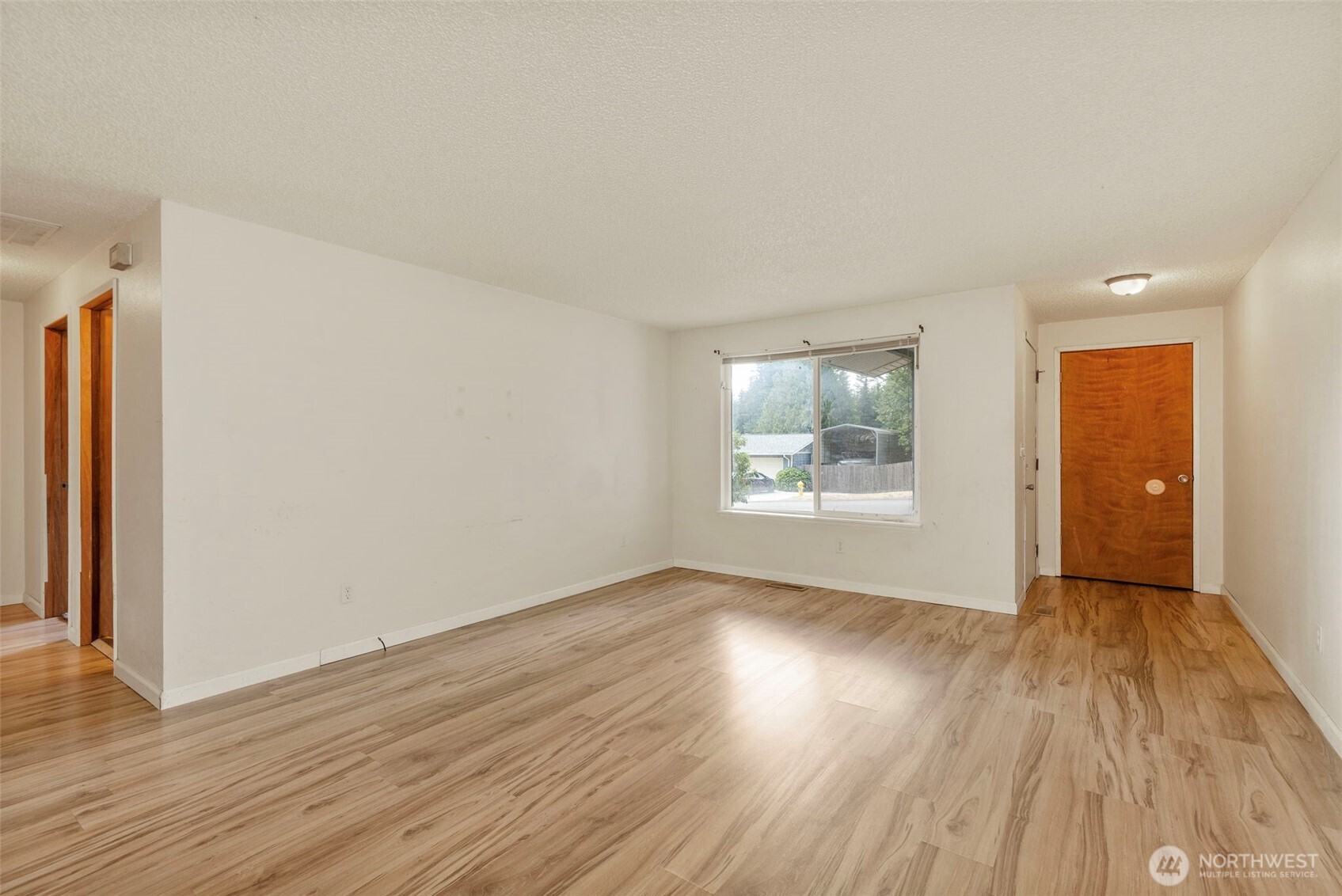 Photo 4 of Sale Pending at 760 NW Firglade Dr, Bremerton, WA 98311 | MLS# NWM2579968 | Listing updated on 2026-09-24