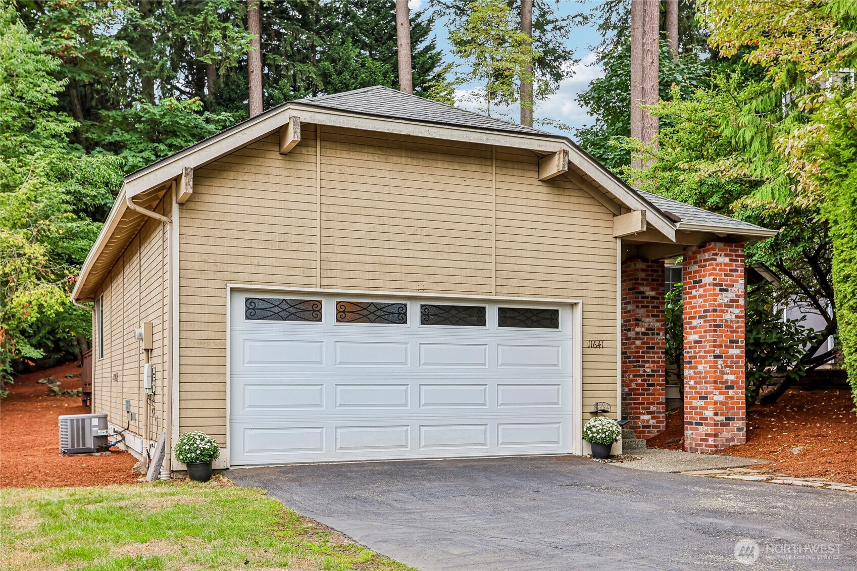 Photo 1 of Single family home for sale at 11641 Ne 95th Street, Kirkland, WA 98033 | MLS# NWM2583362 | Listing updated on 2026-09-21