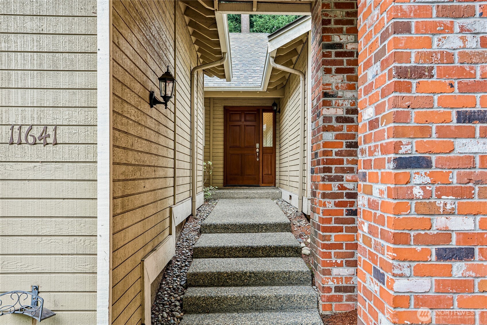 Photo 2 of Single family home for sale at 11641 Ne 95th Street, Kirkland, WA 98033 | MLS# NWM2583362 | Listing updated on 2026-09-21
